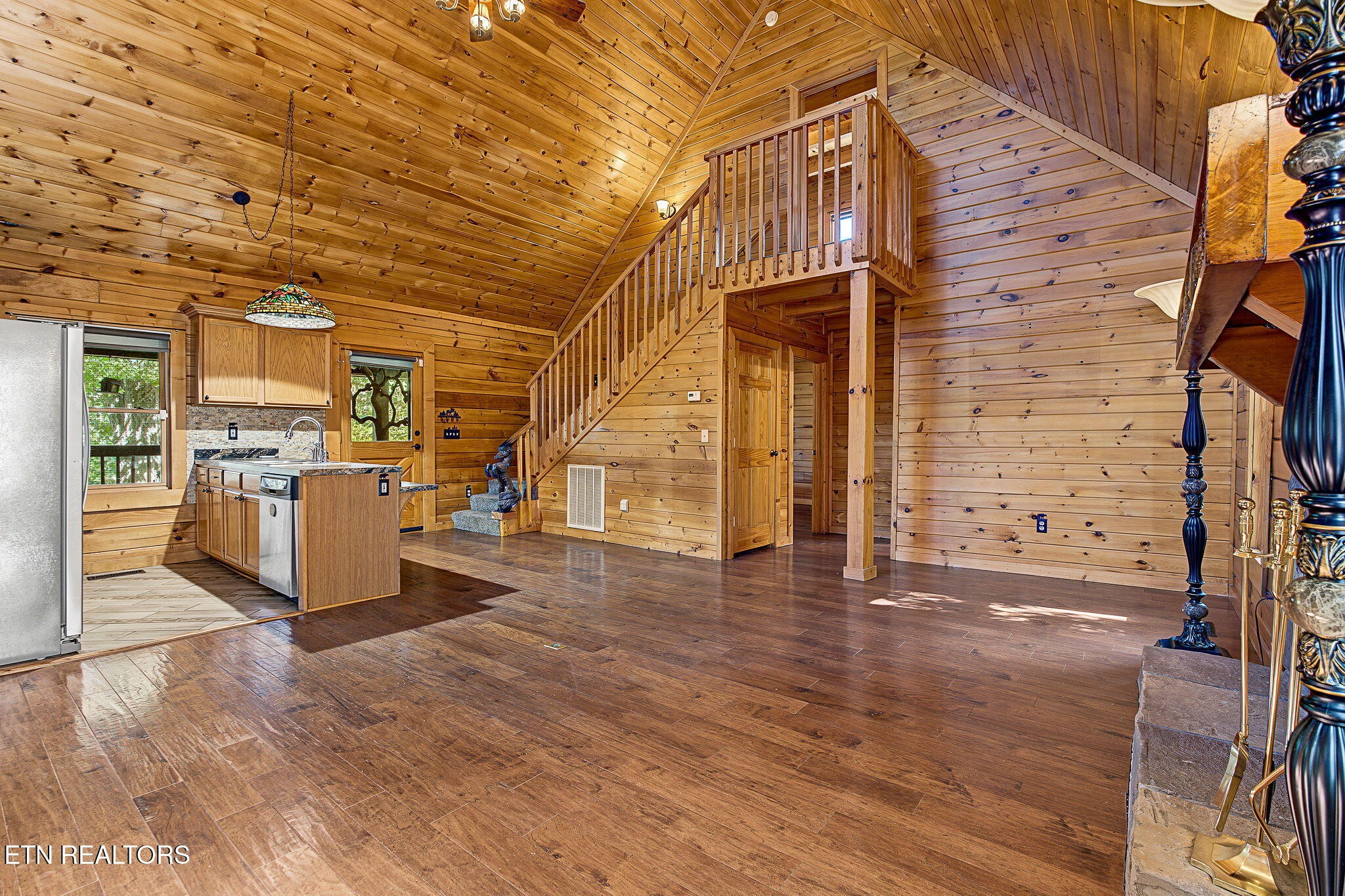 1023 Gordon Way Property Photo 9