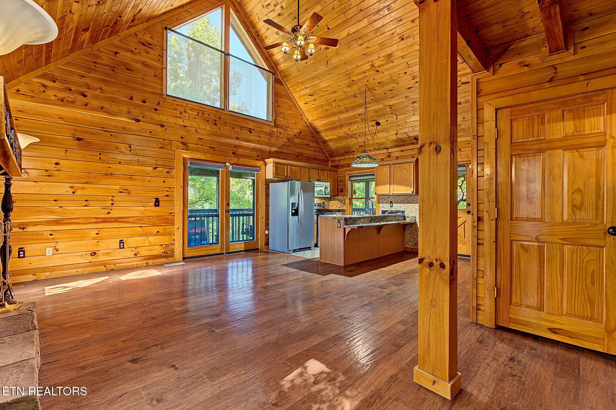 1023 Gordon Way Property Photo 10