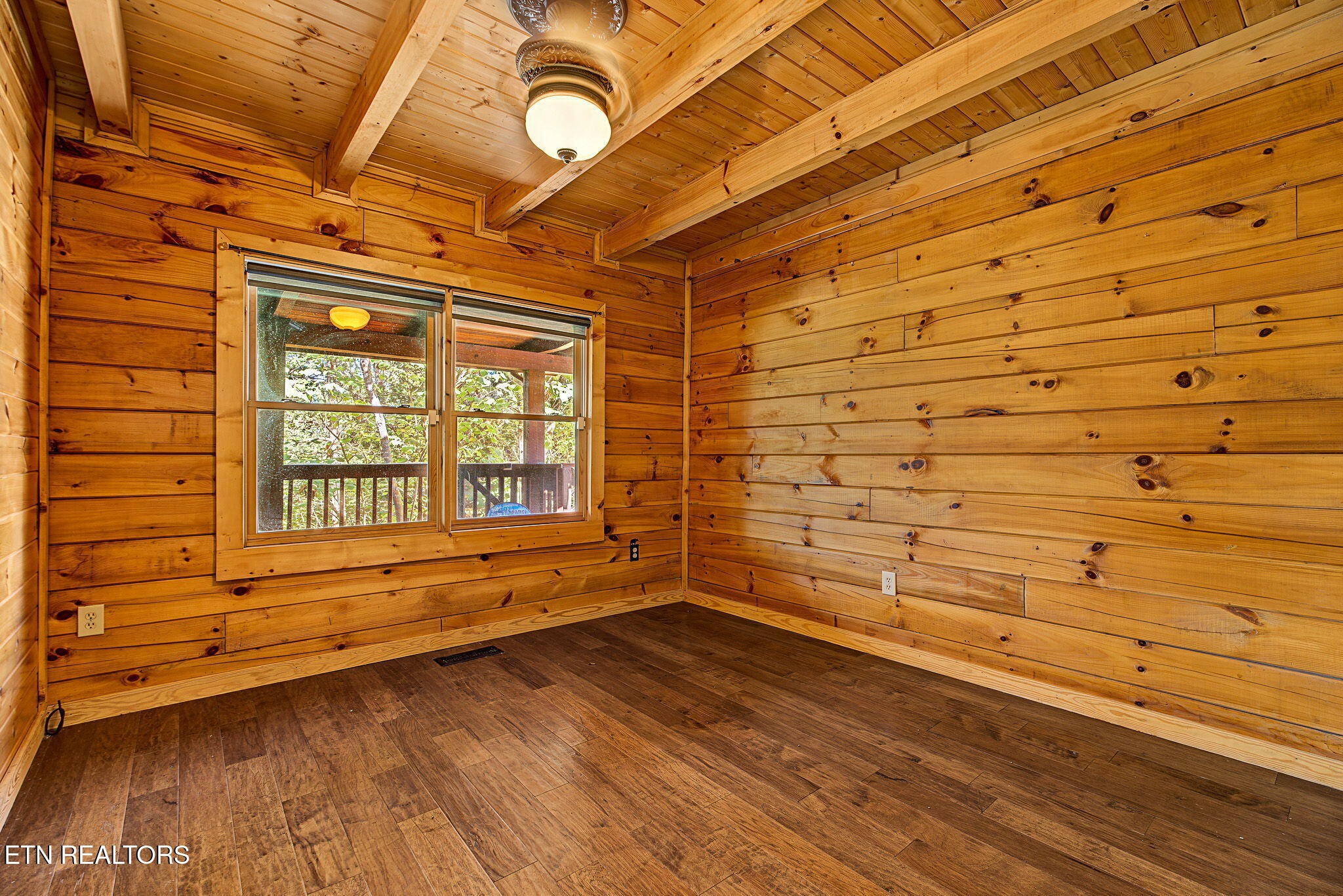 1023 Gordon Way Property Photo 12