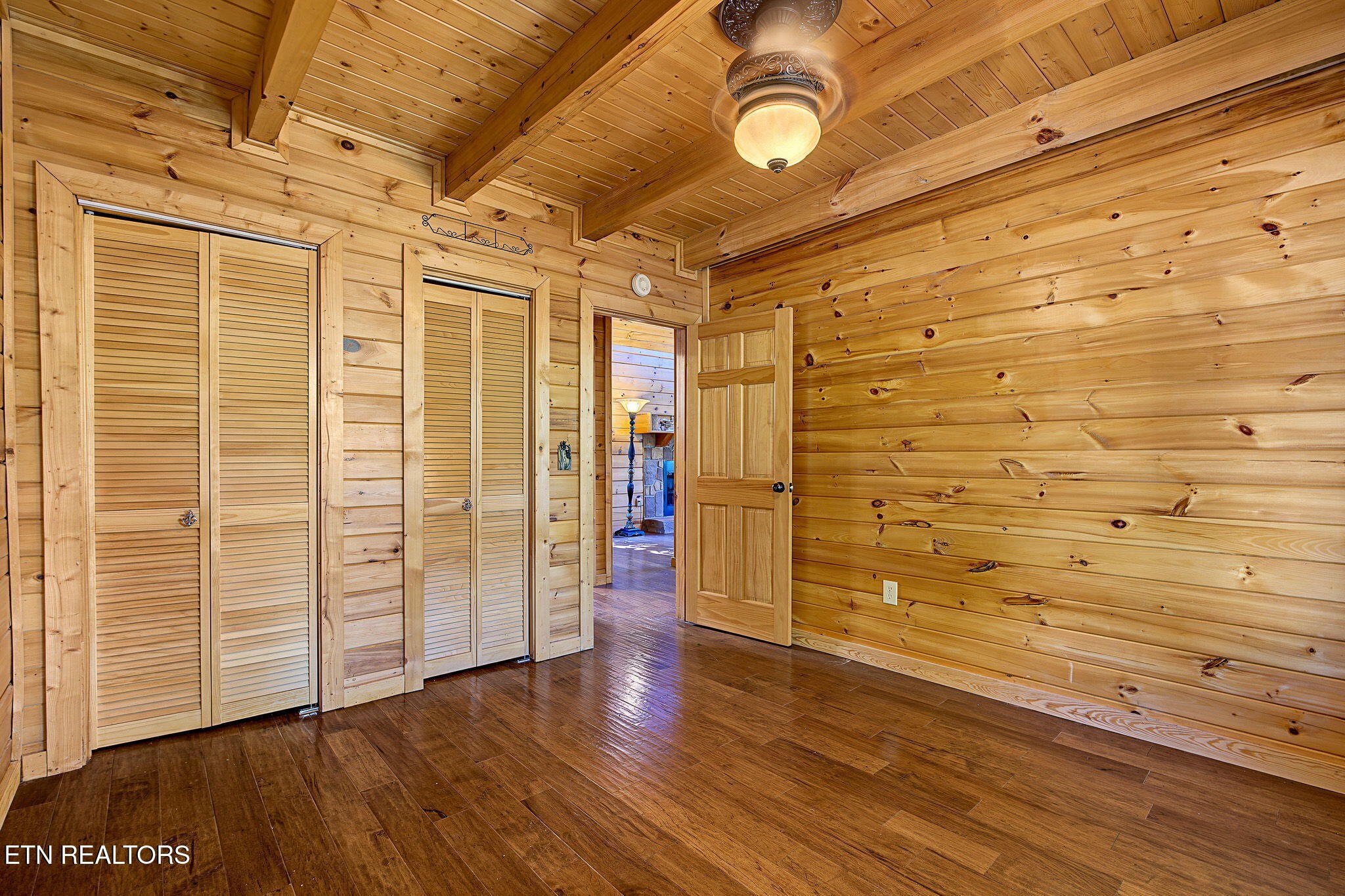 1023 Gordon Way Property Photo 13