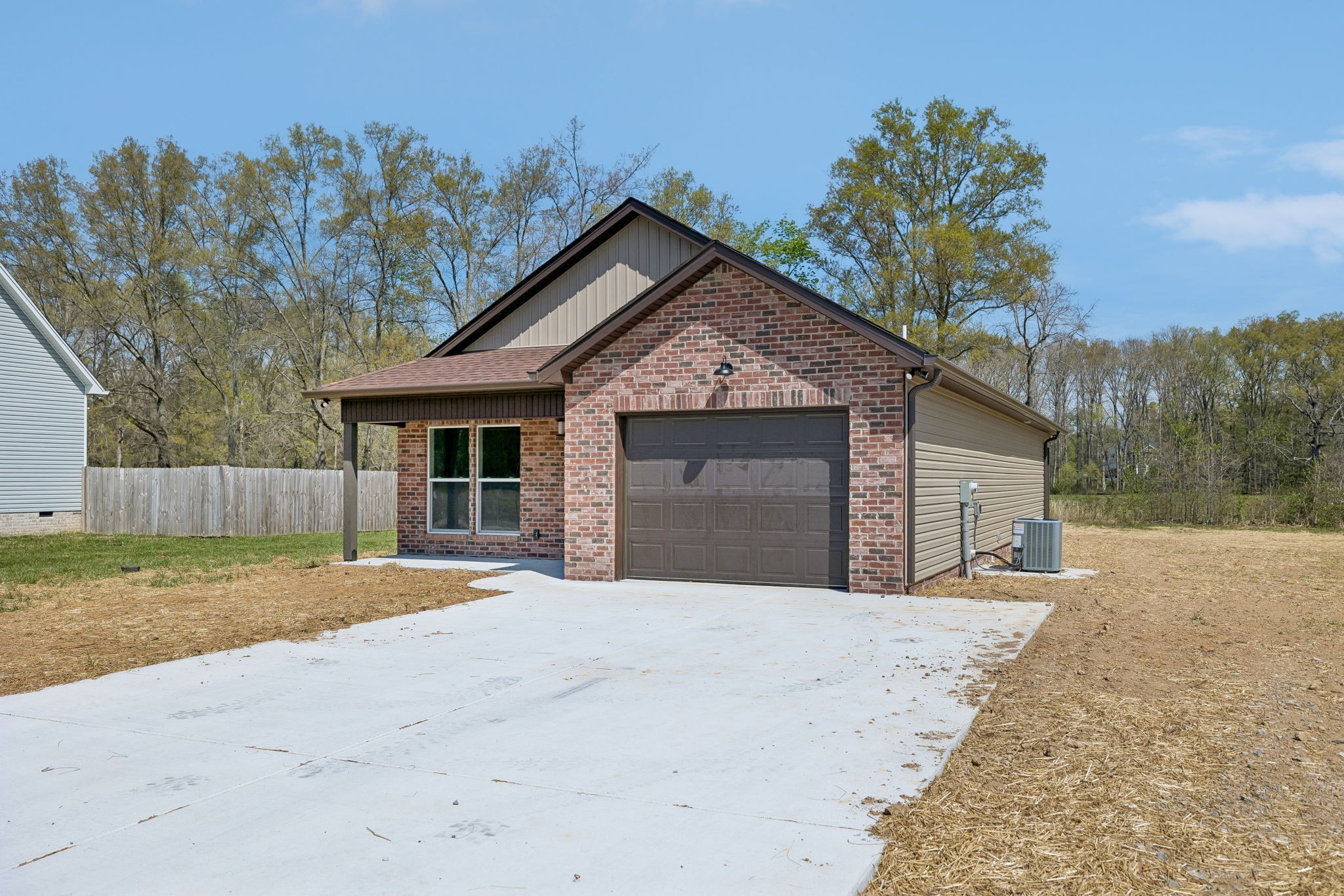 242 Green Meadow Dr Property Photo 4