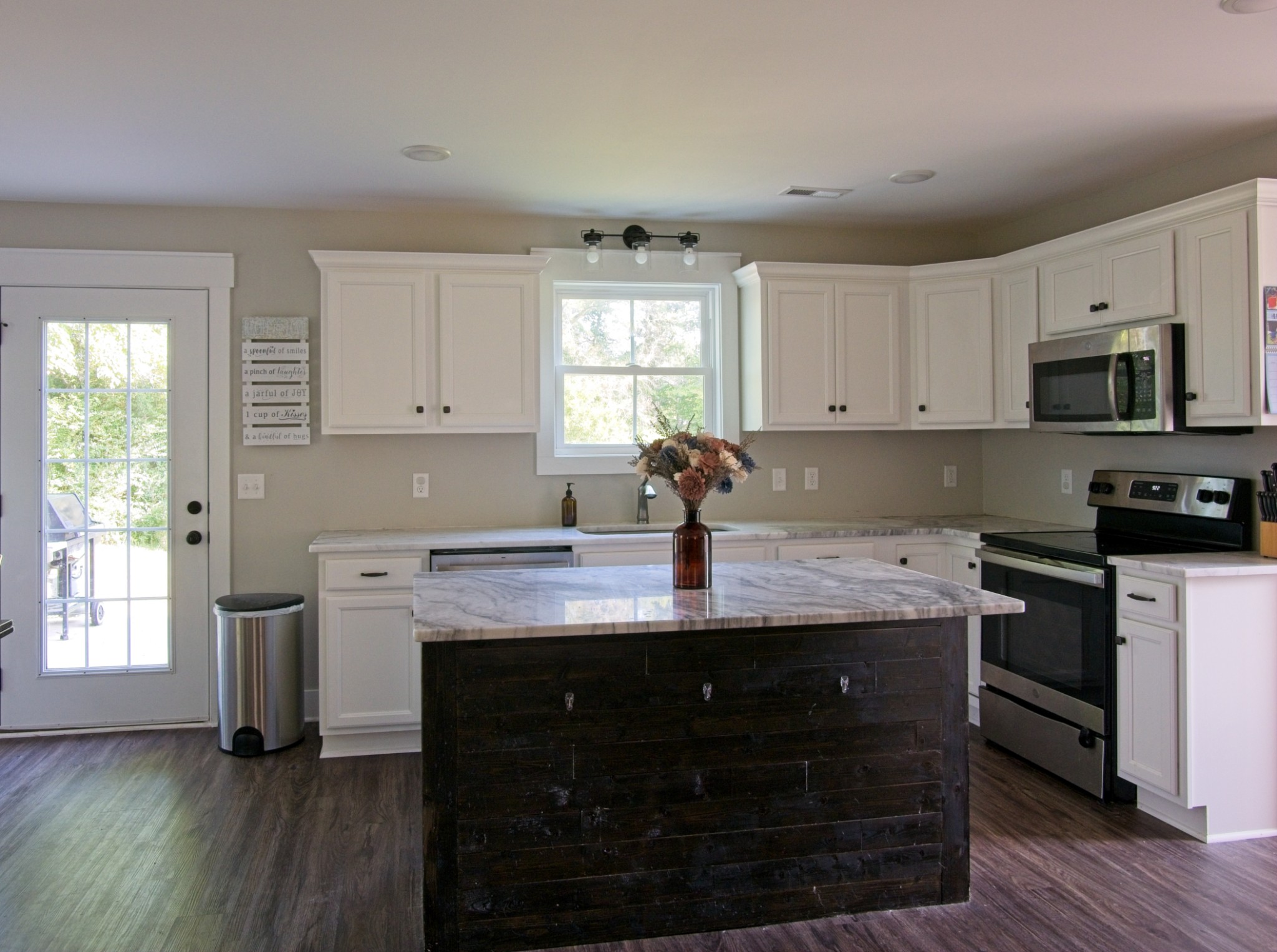 546 Green Meadow Dr Property Photo 8
