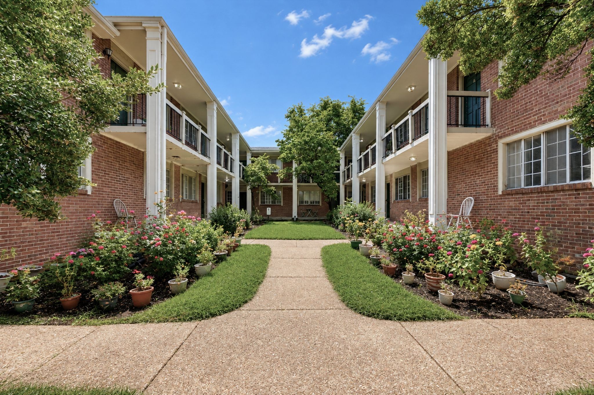 2121 Fairfax Ave Property Photo 1