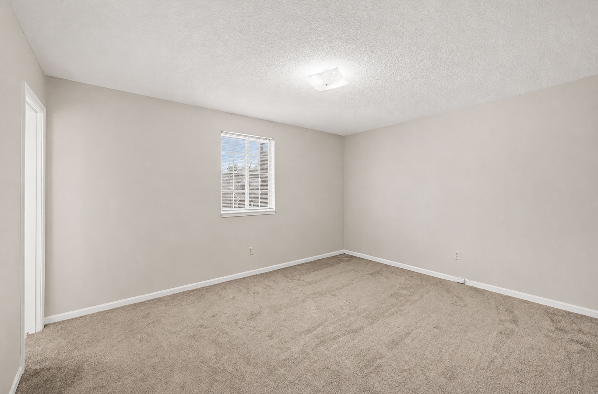 2121 Fairfax Ave Property Photo 16