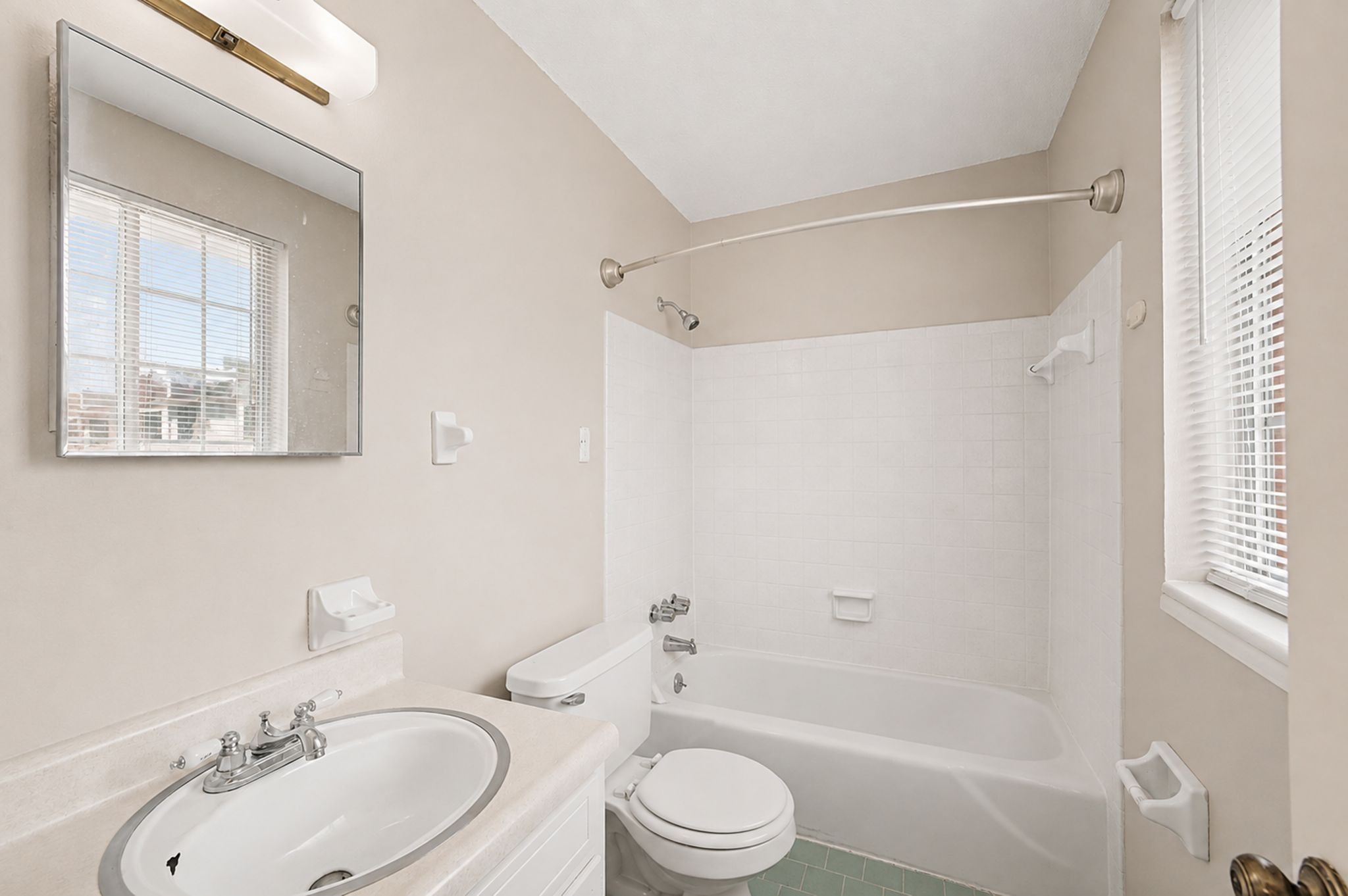 2121 Fairfax Ave Property Photo 21