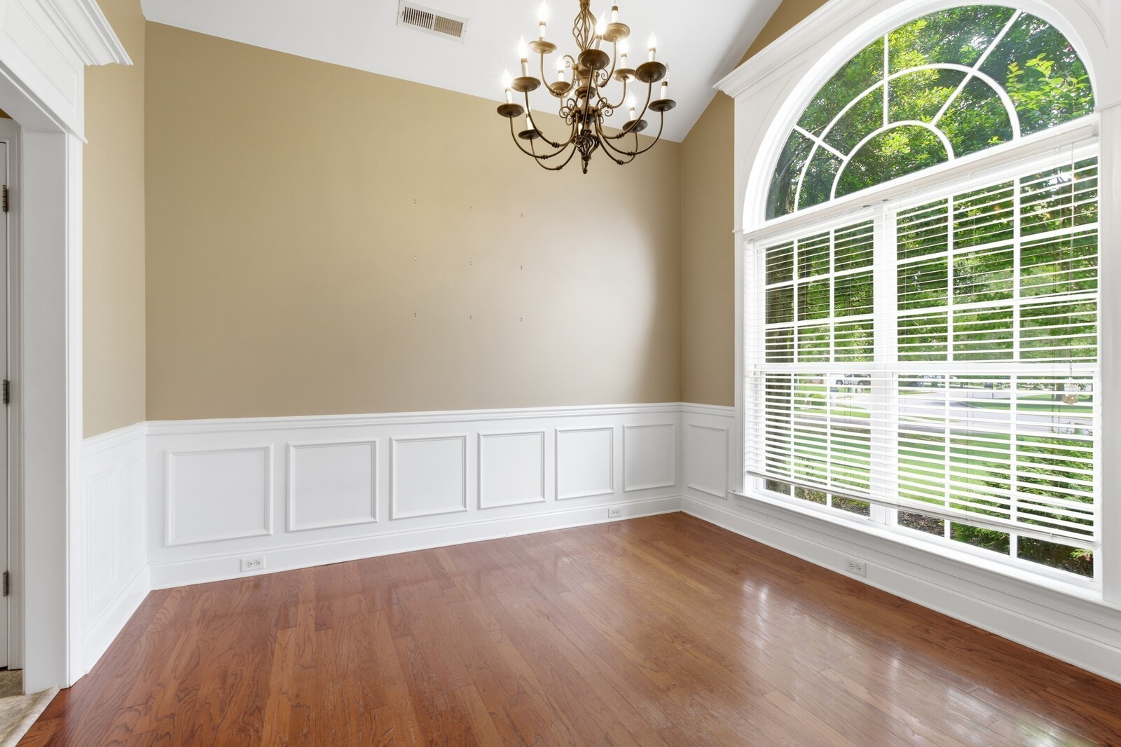 4703 Scottish Dr Property Photo 5
