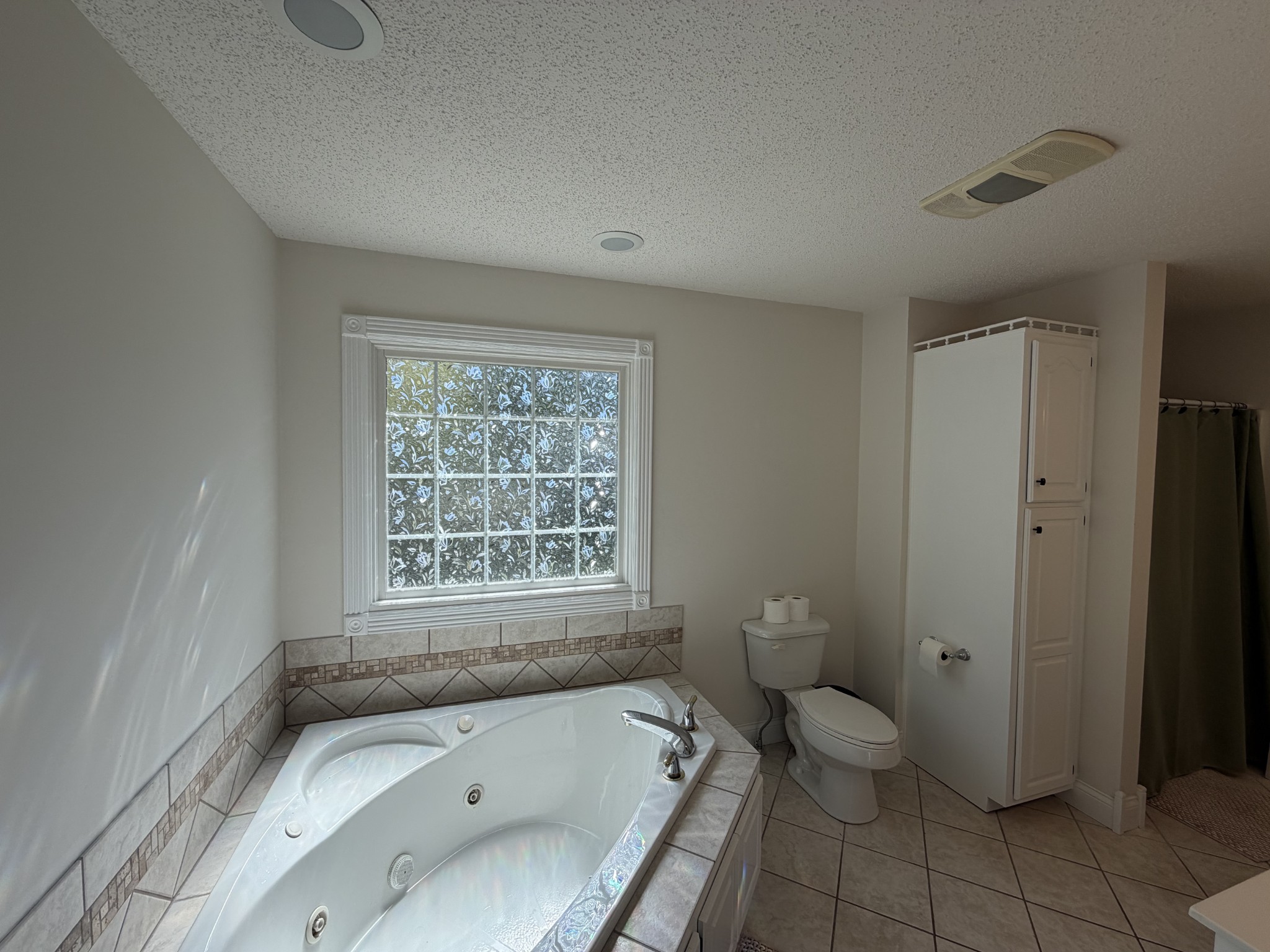 814 Kings Hills Blvd Property Photo 32