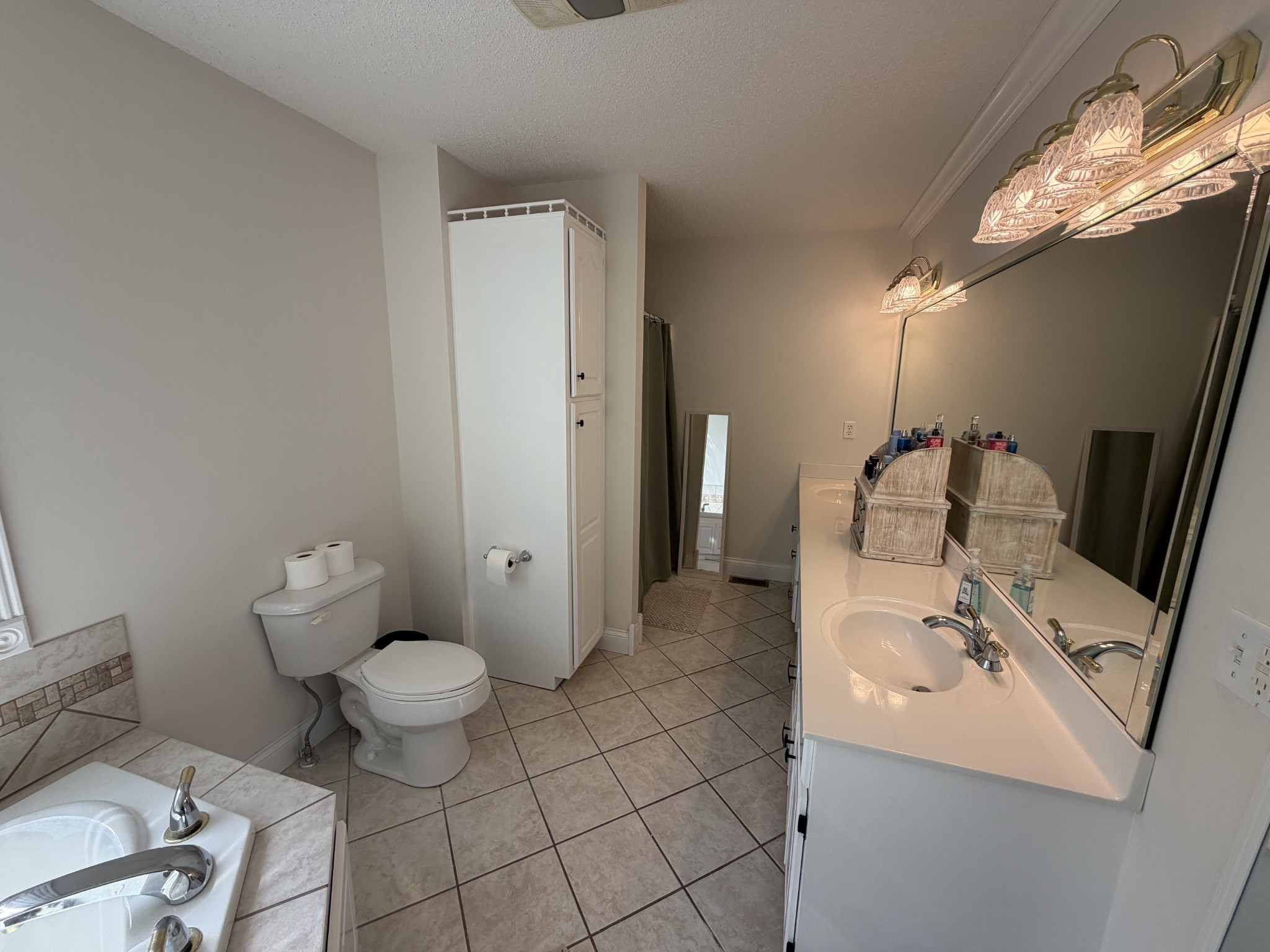 814 Kings Hills Blvd Property Photo 33