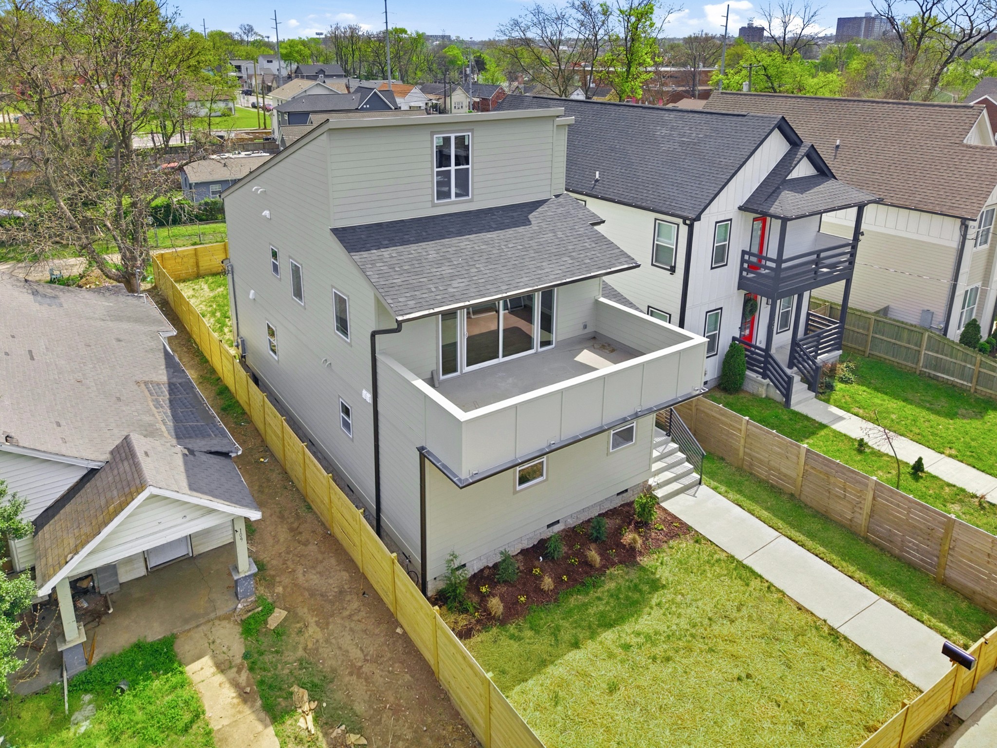 107 Lewis St Property Photo 1