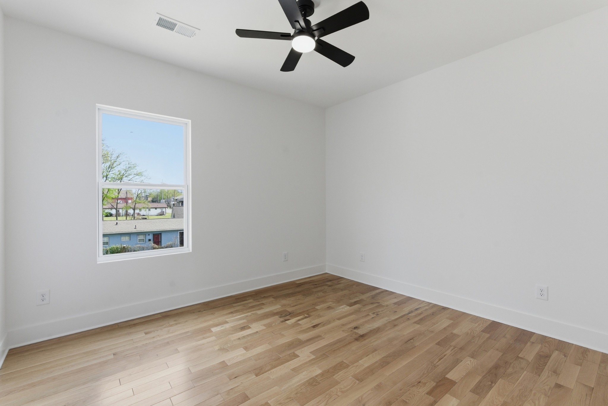 107 Lewis St Property Photo 16