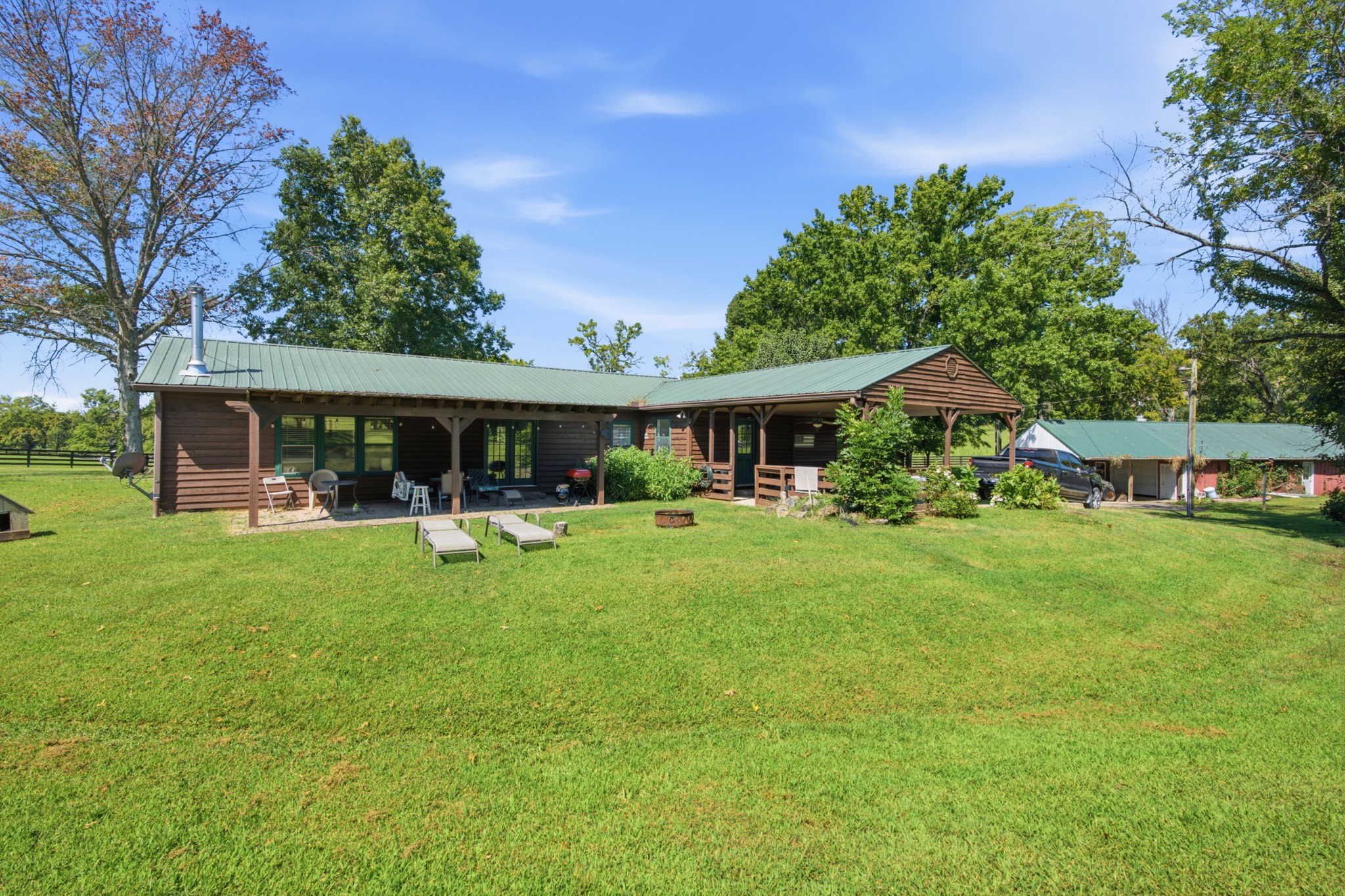 4220 Little Pond Ln Property Photo 6