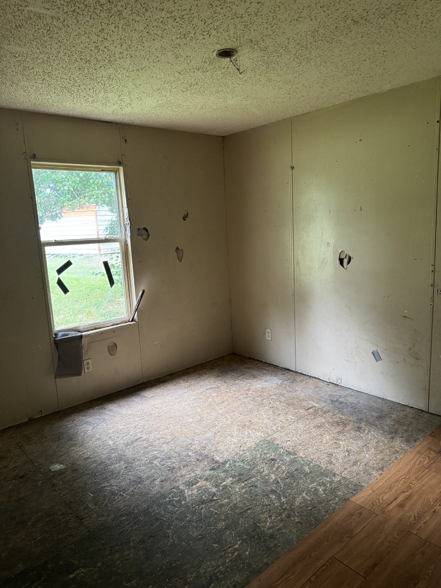 107 Elton Ct Property Photo 8