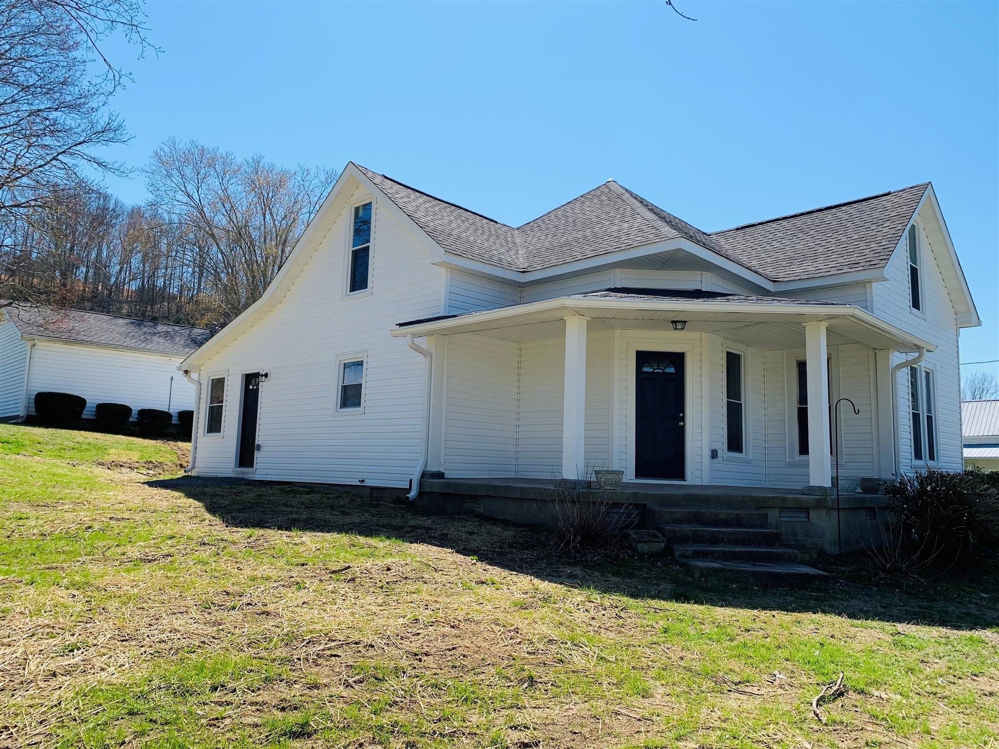 13 Cloverdale Ln Property Photo 1