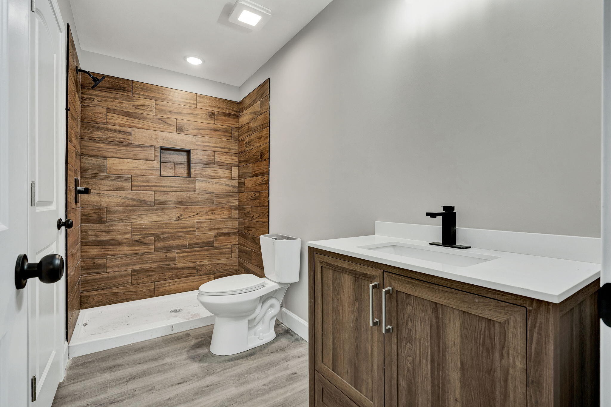 1012 Tunnel Boulevard Property Photo 9