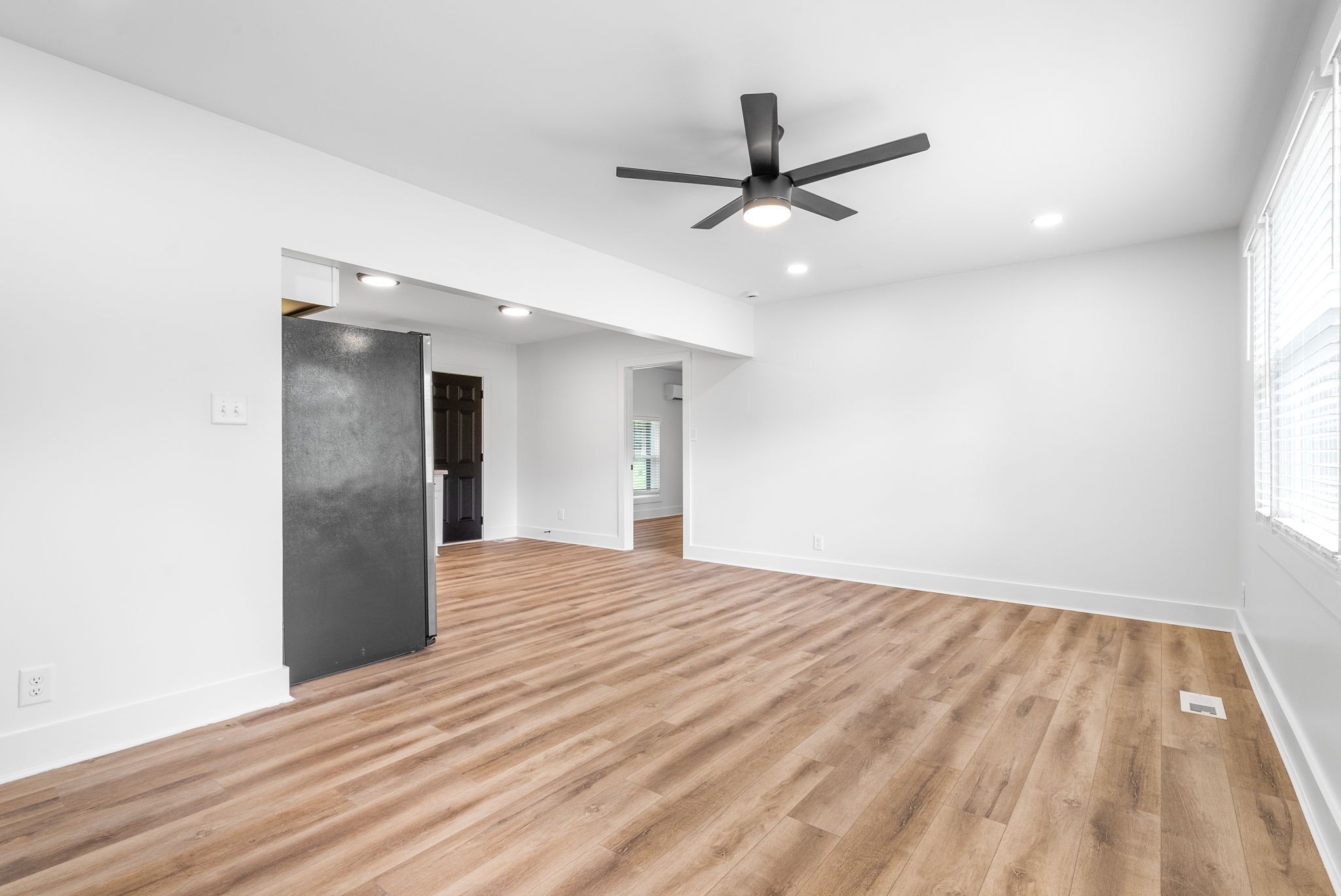 32 W Bel Air Blvd Property Photo 6