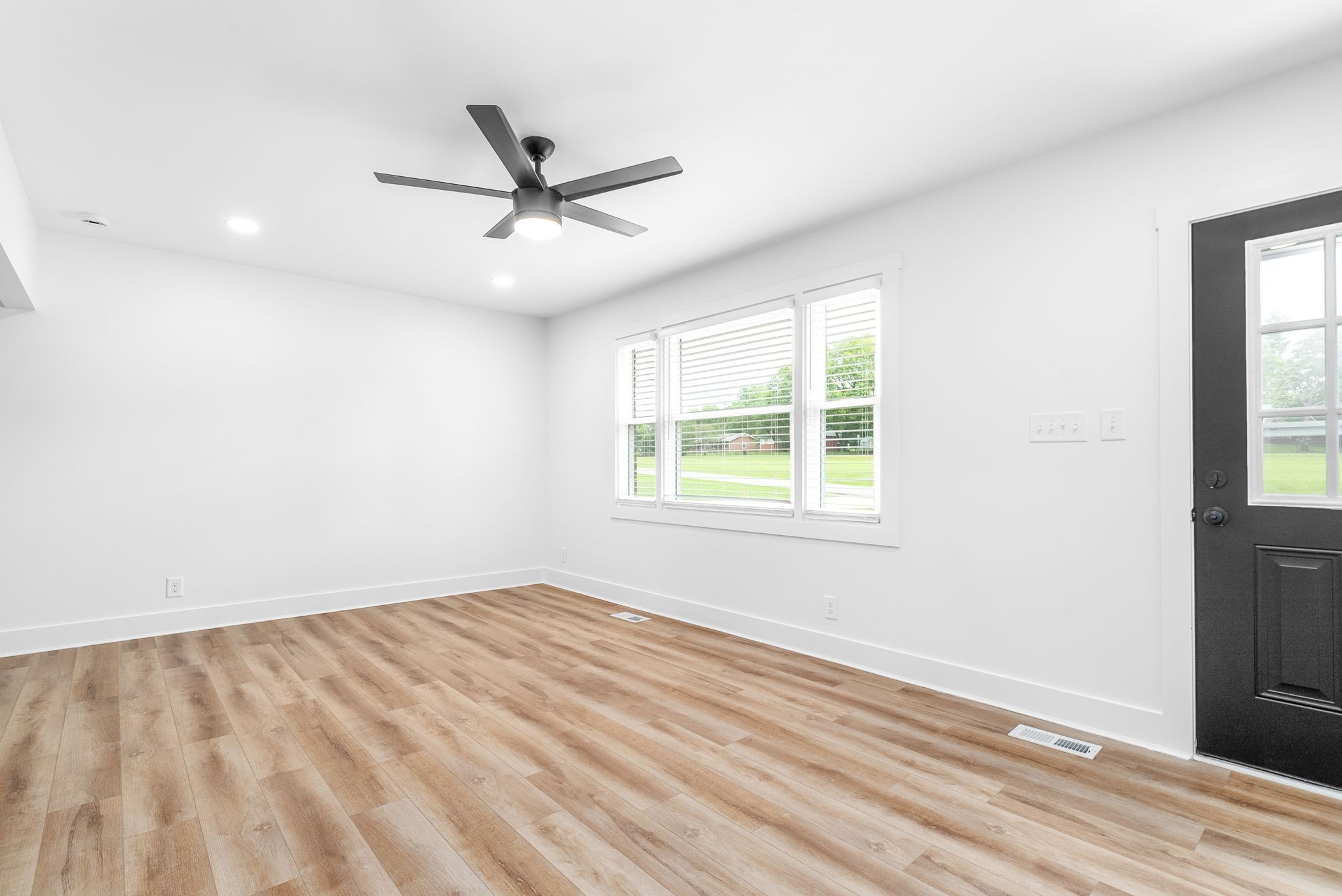 32 W Bel Air Blvd Property Photo 8