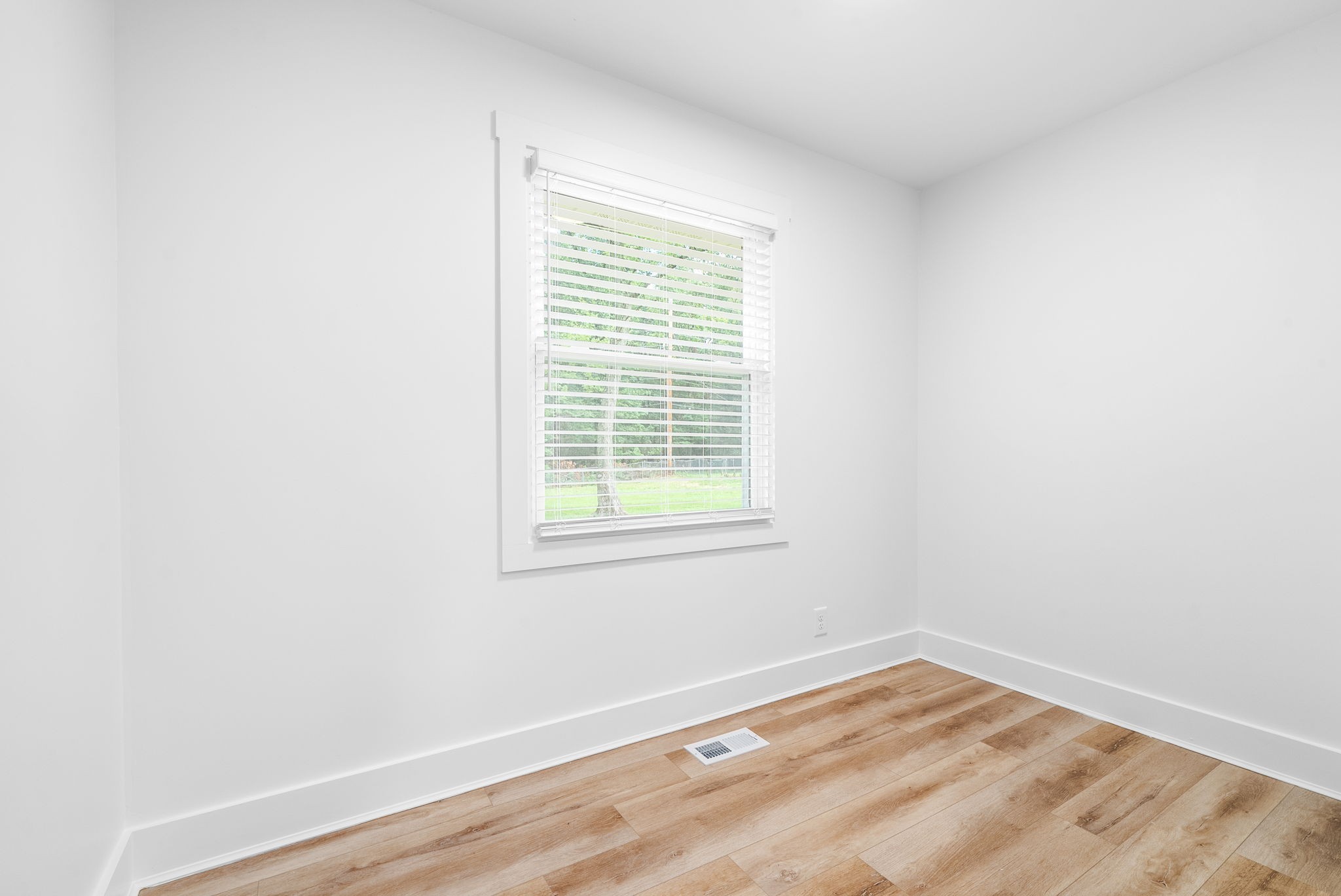 32 W Bel Air Blvd Property Photo 17