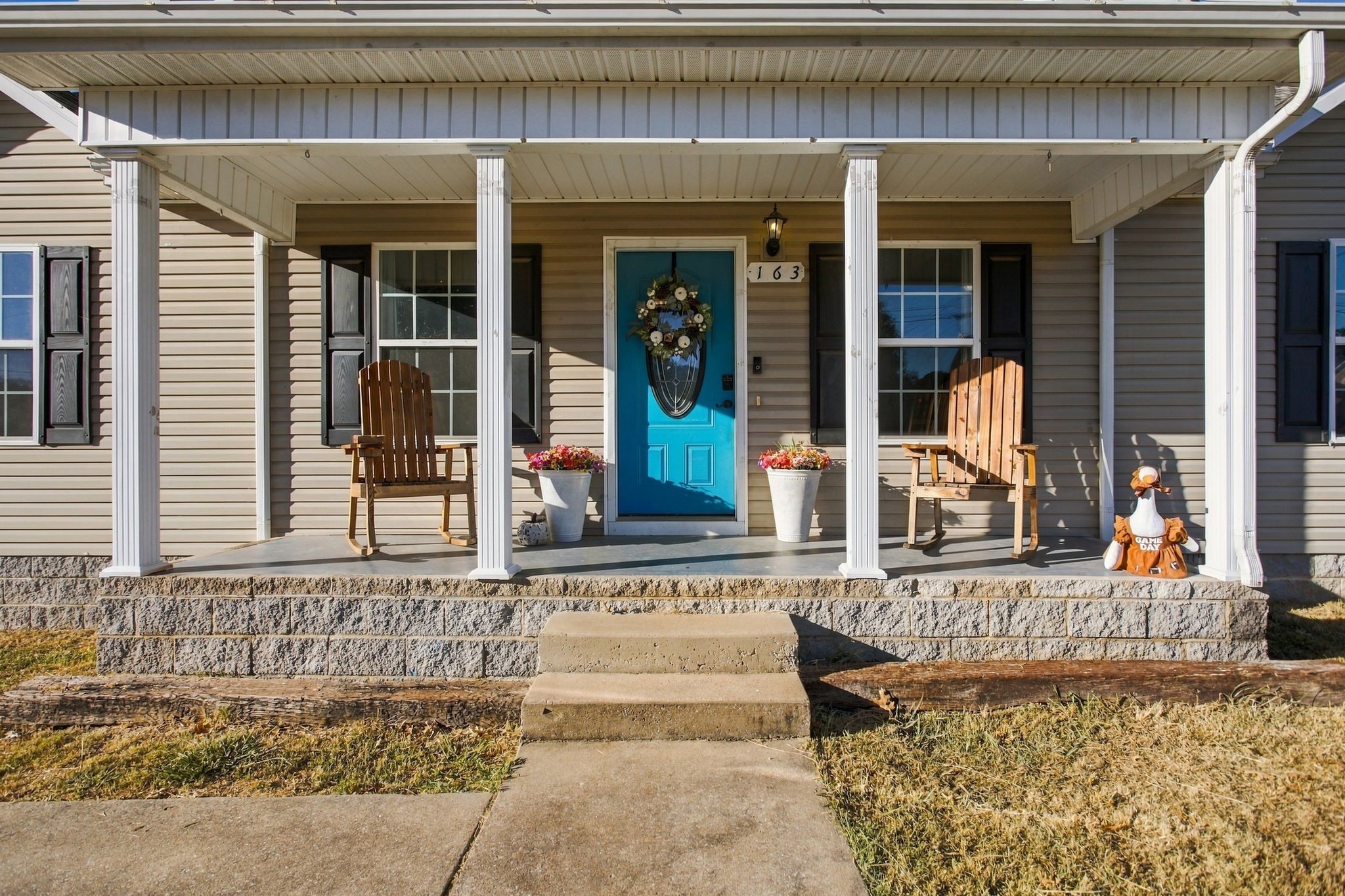 163 Landon Ln Property Photo 3