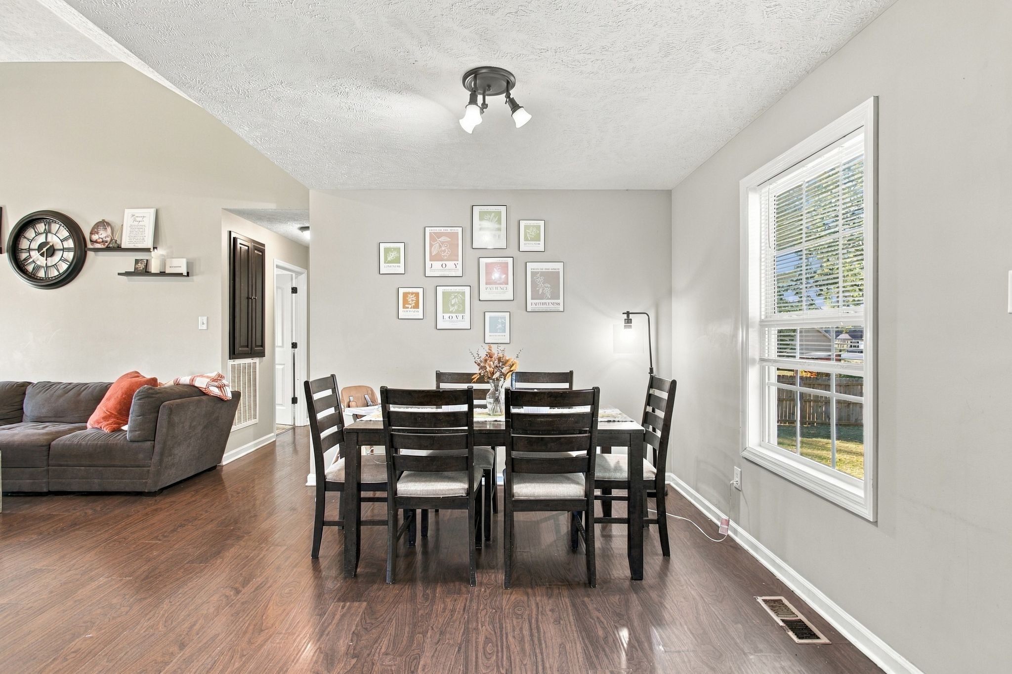 163 Landon Ln Property Photo 8