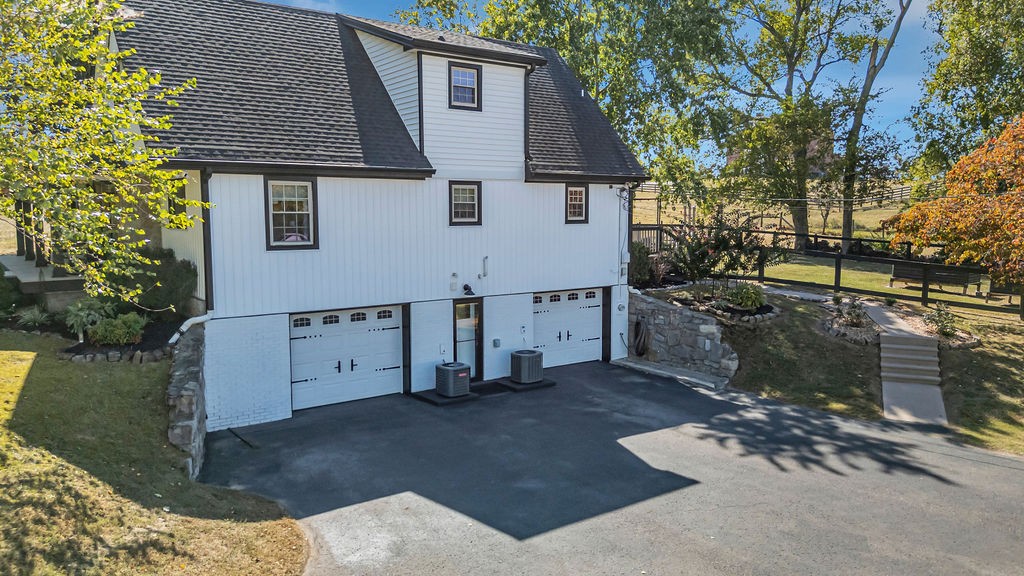 630 Douglas Ln Property Photo 10
