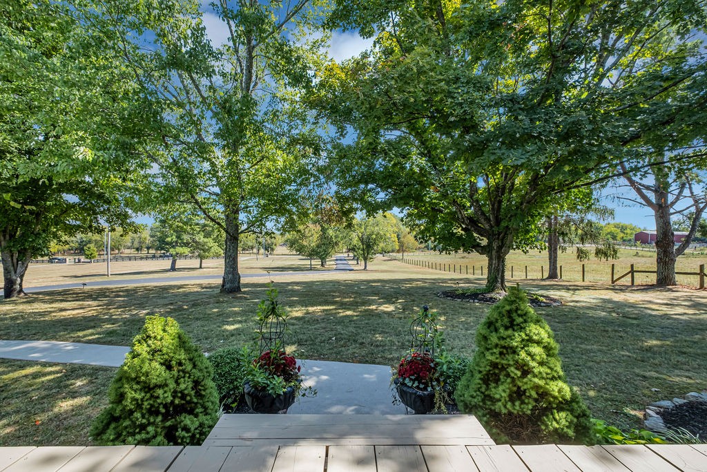 630 Douglas Ln Property Photo 12