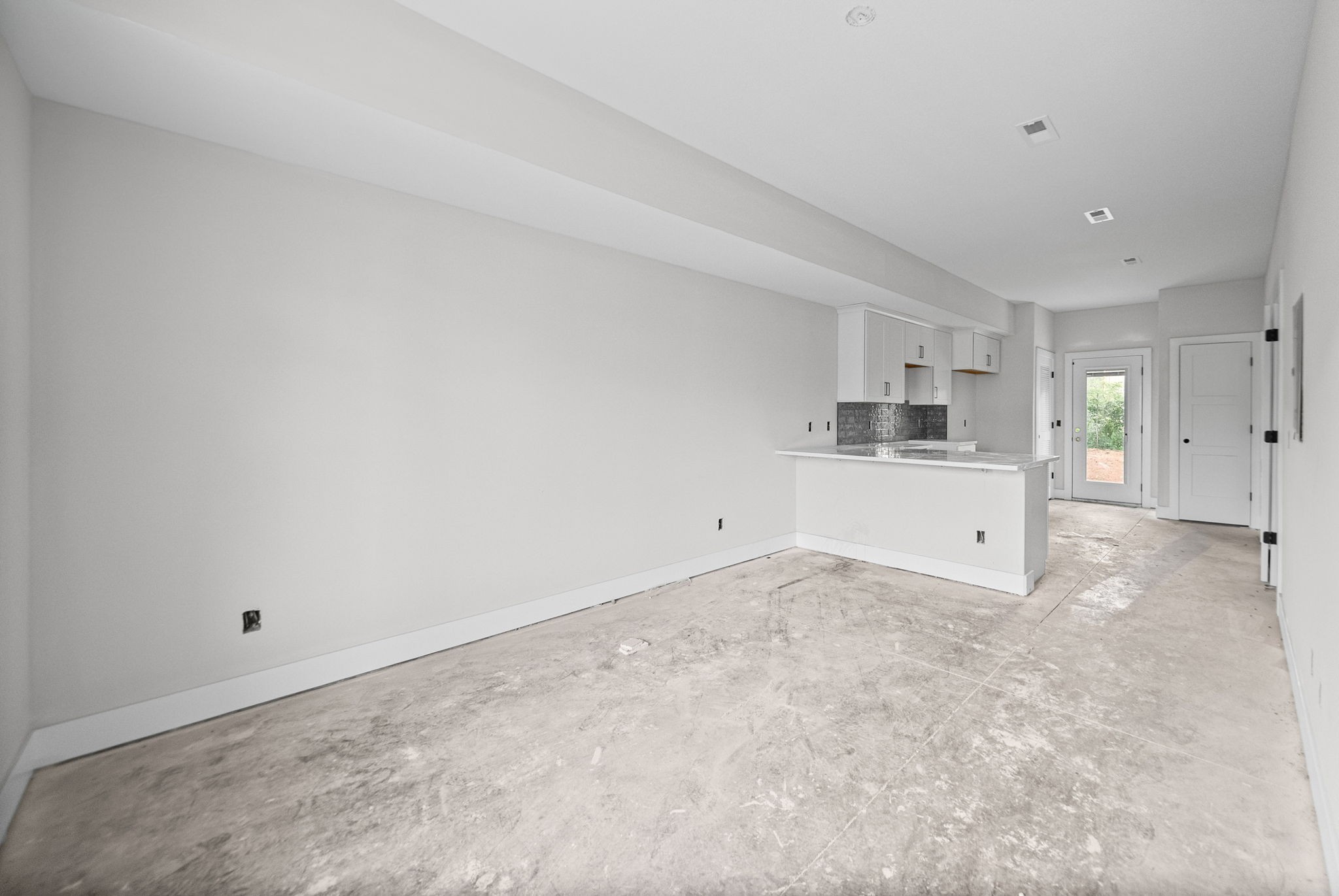 601 Mann Cir Property Photo 3