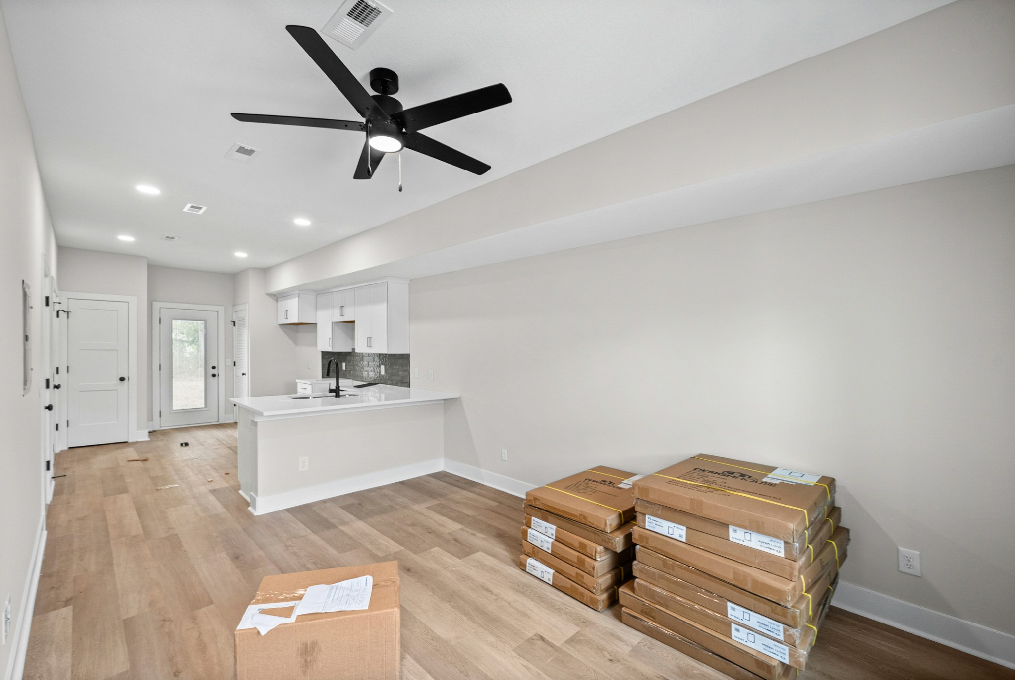 601 Mann Cir Property Photo 4