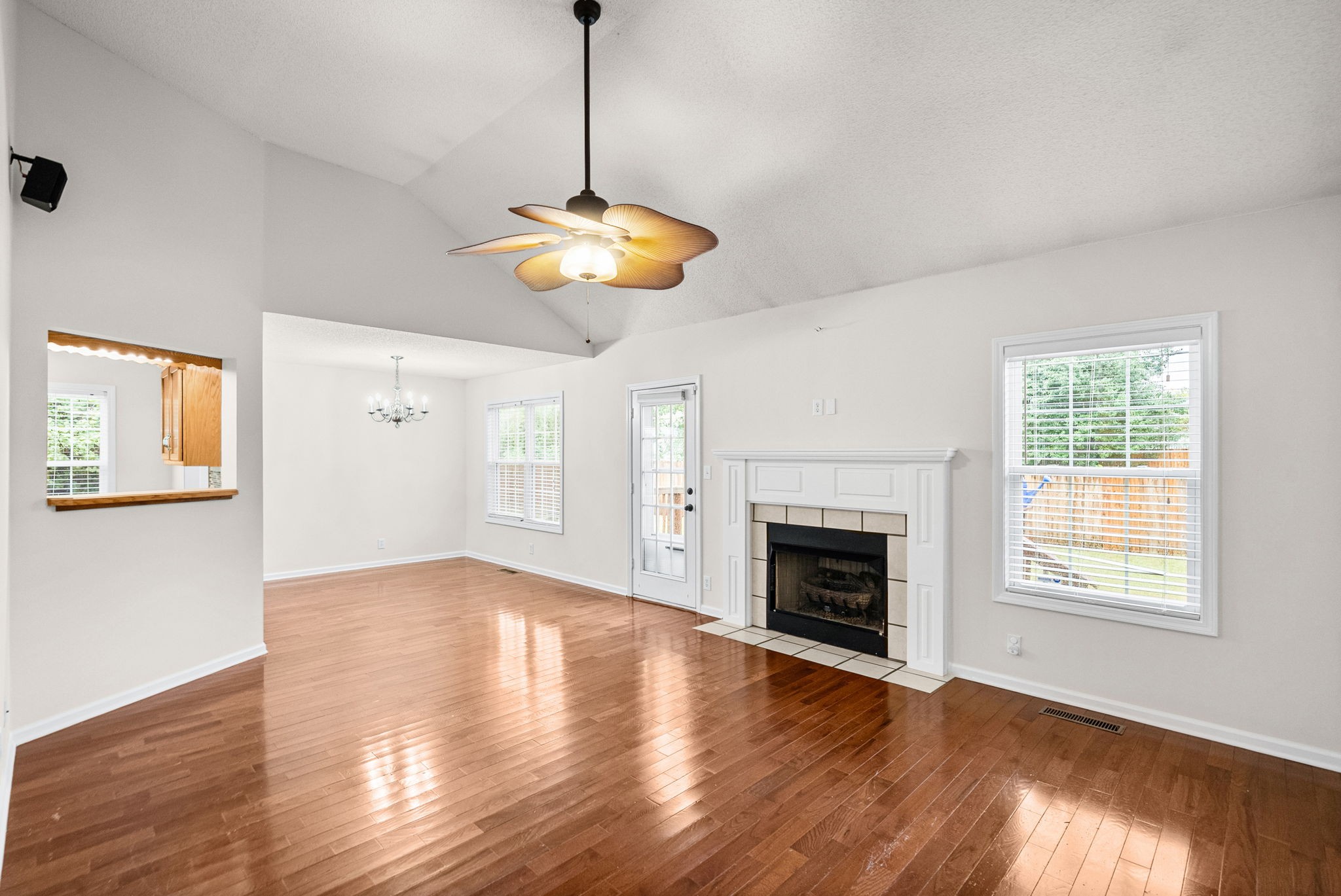 3387 Poplar Hl Property Photo 5