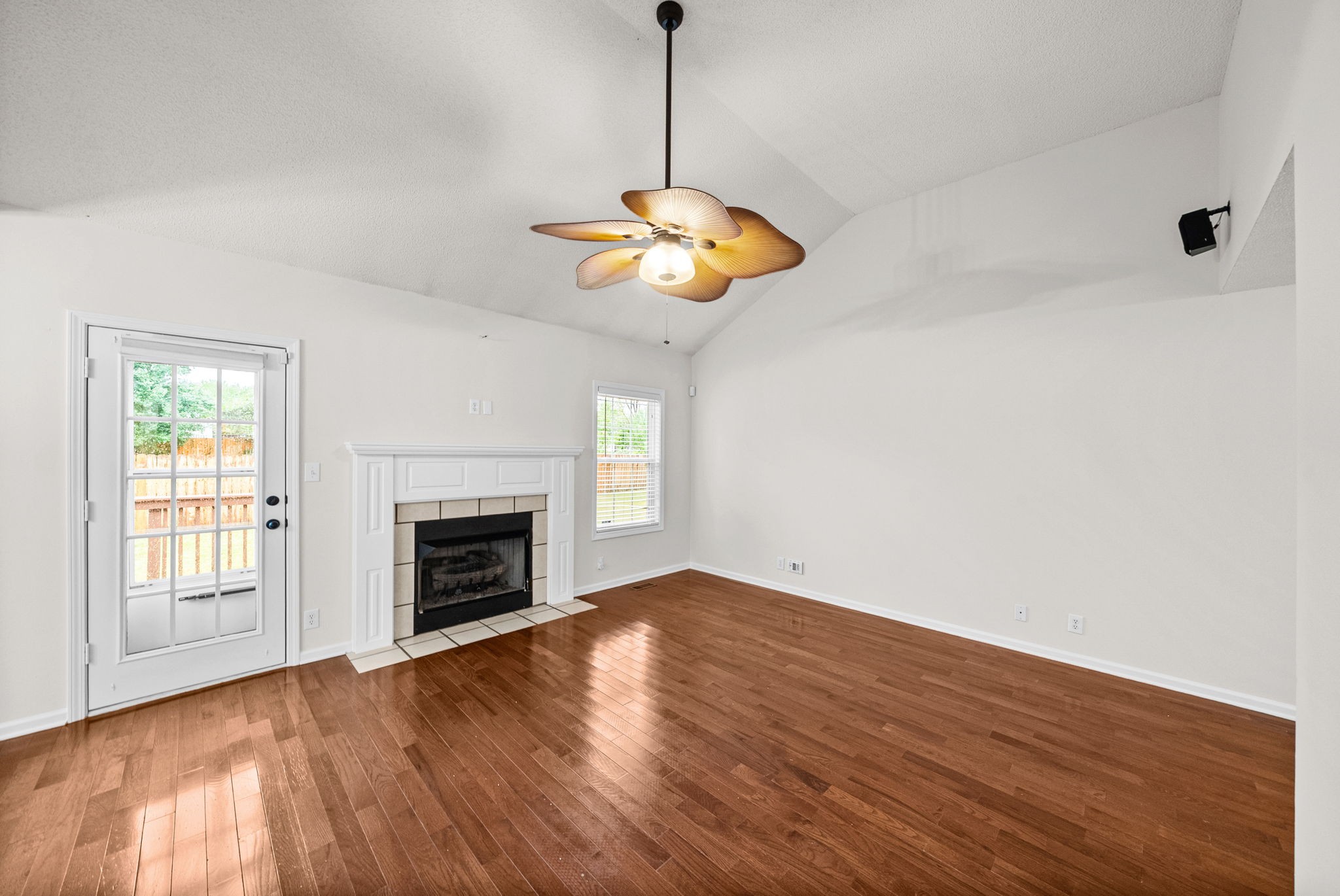 3387 Poplar Hl Property Photo 8