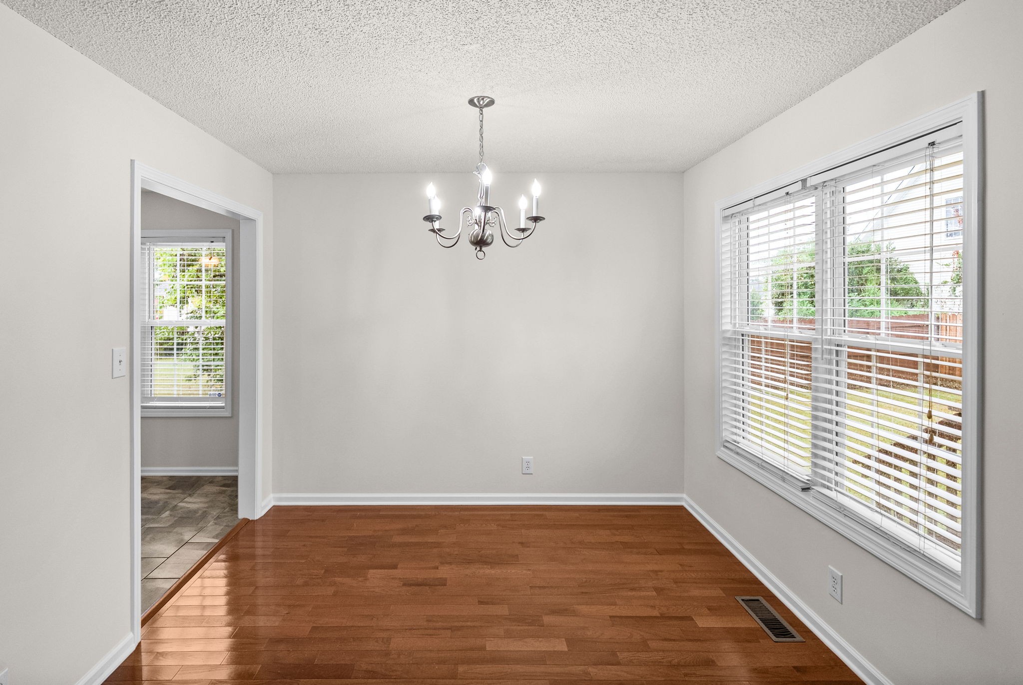 3387 Poplar Hl Property Photo 9