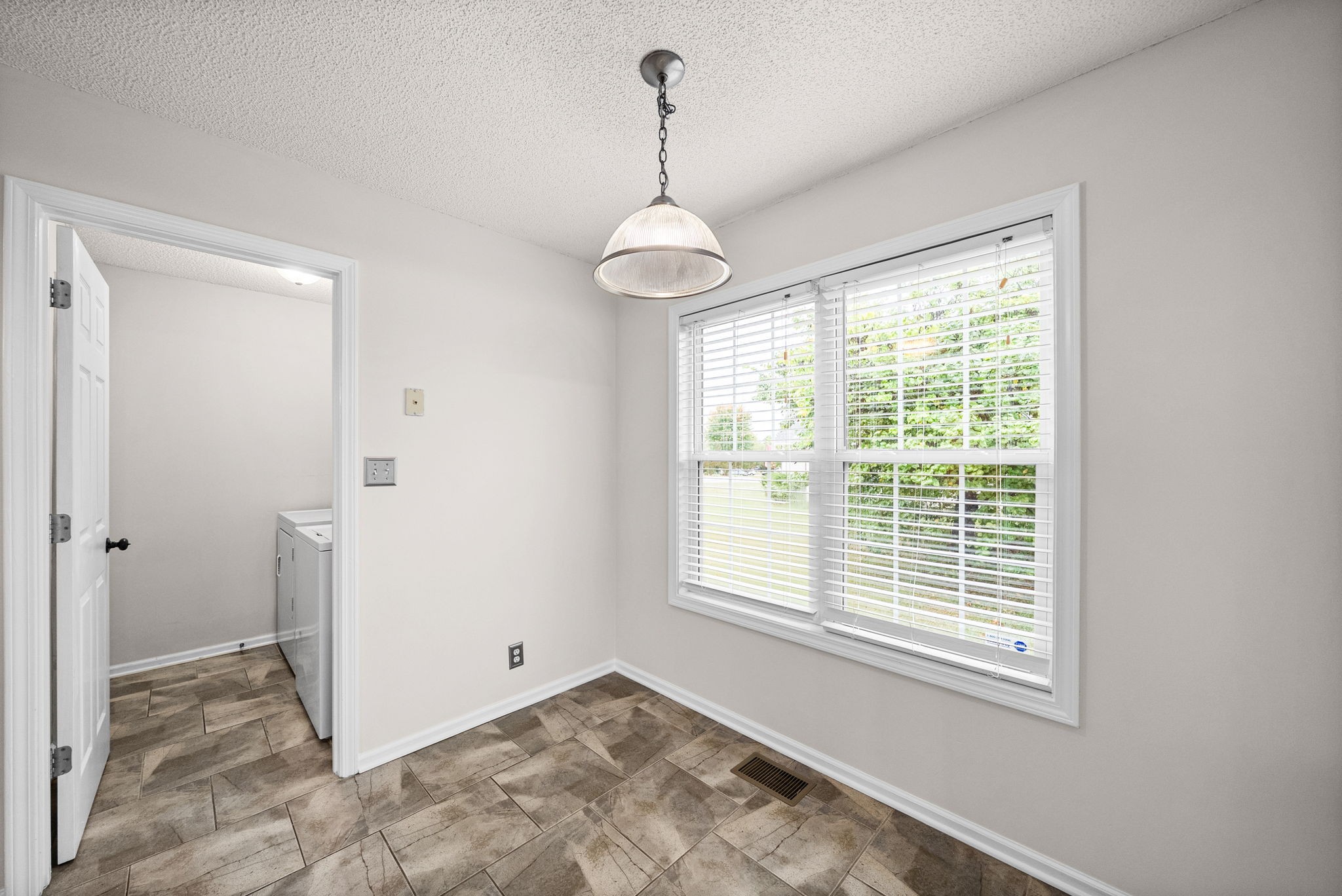 3387 Poplar Hl Property Photo 12