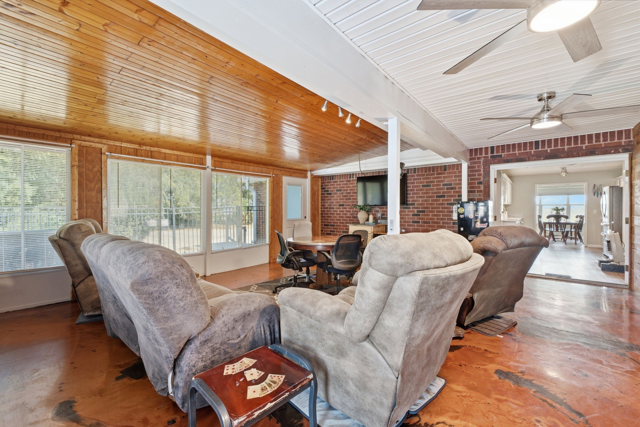 4612 Midland Rd Property Photo 25
