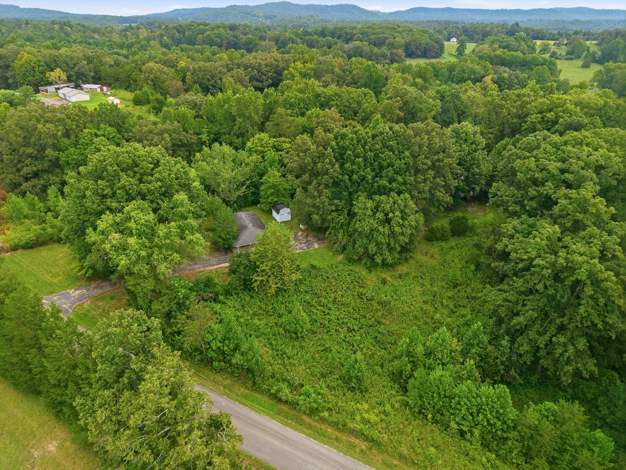 329 Old Standing Stone Rd Property Photo 9