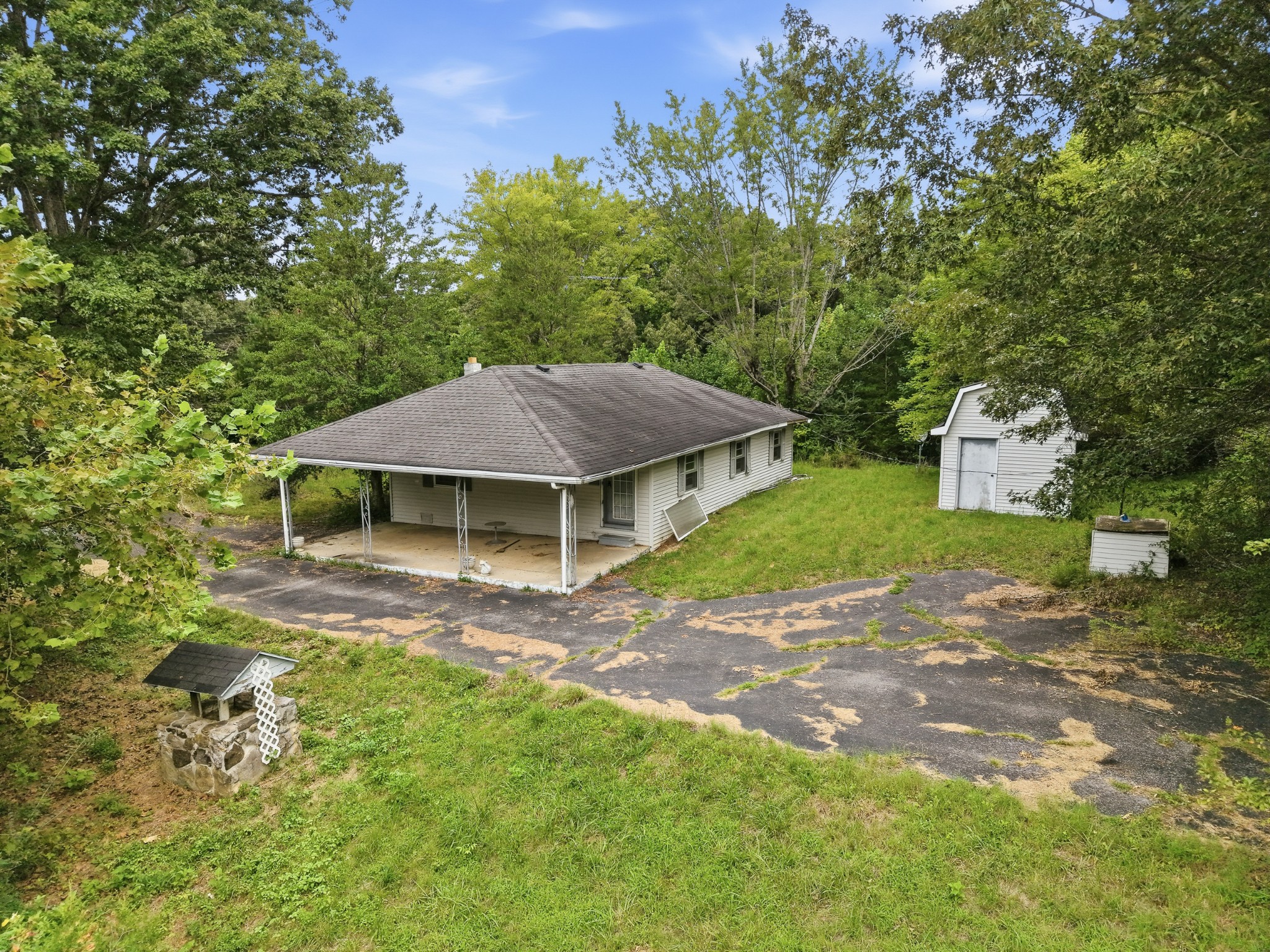 329 Old Standing Stone Rd Property Photo 10
