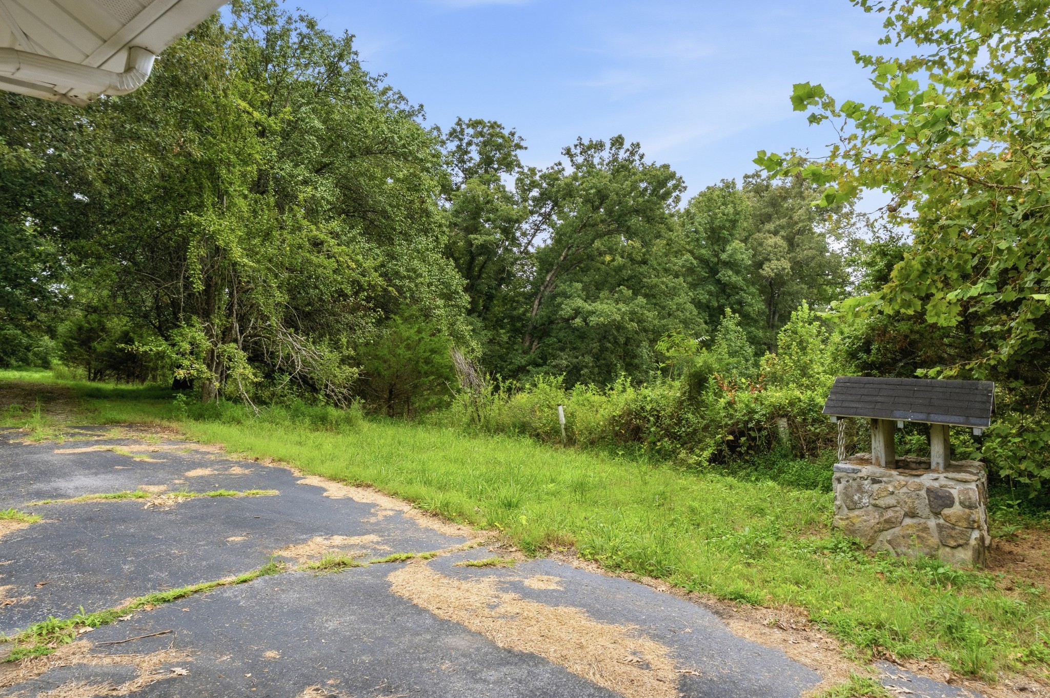 329 Old Standing Stone Rd Property Photo 32