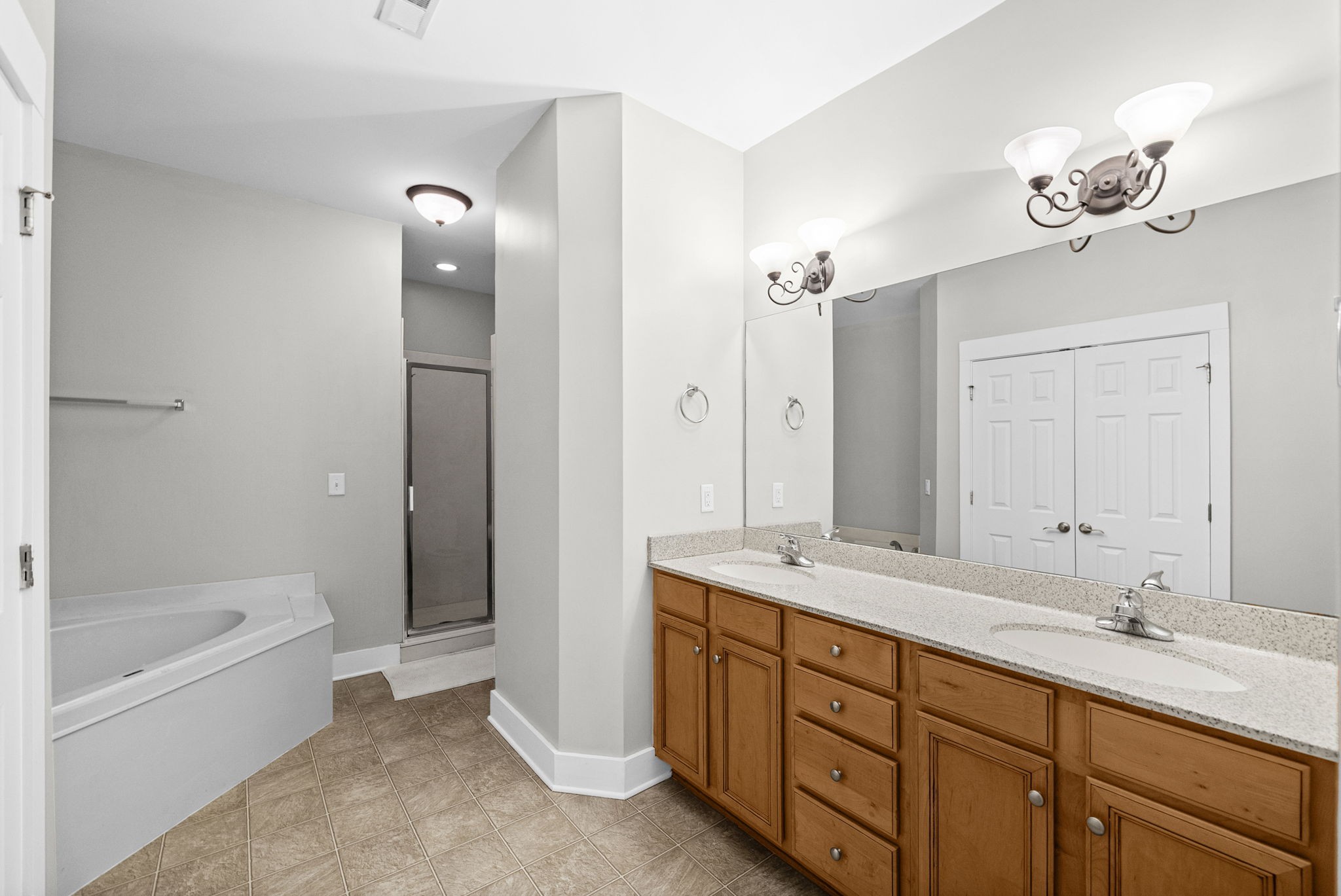 185 Augusta Ave Property Photo 21
