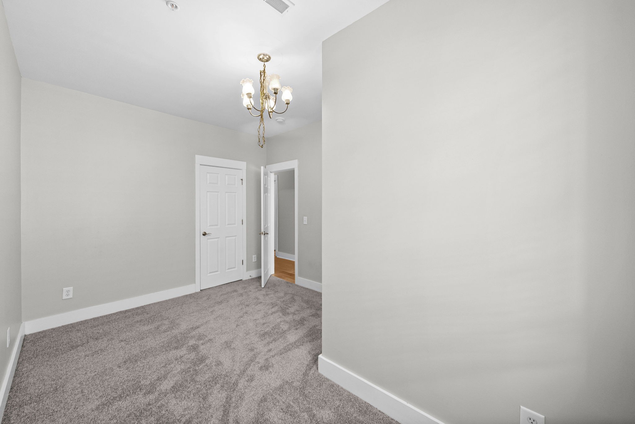 185 Augusta Ave Property Photo 25