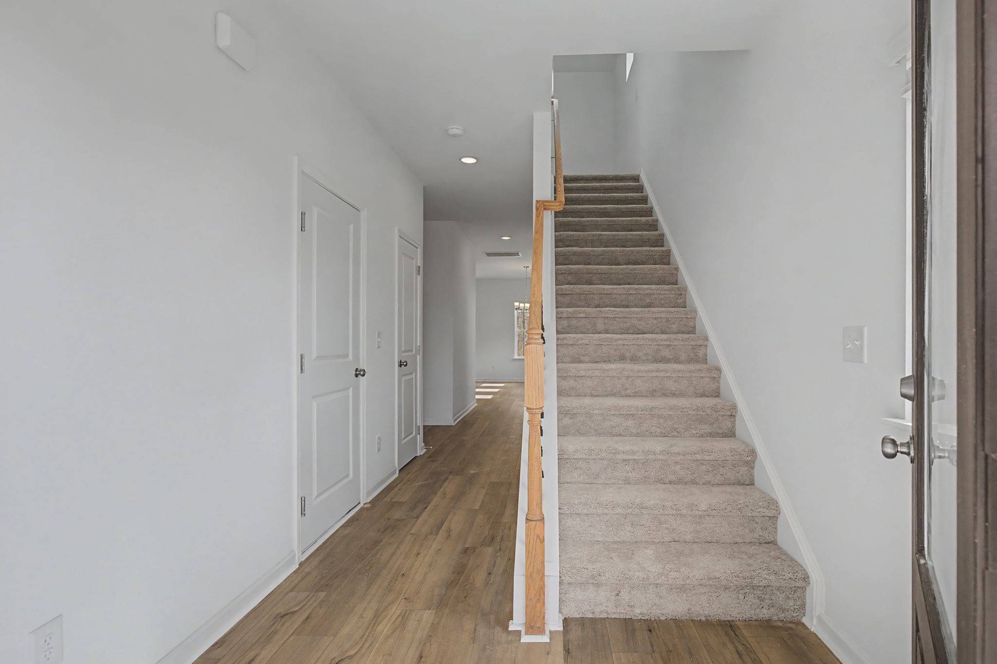1353 English Oak Drive Property Photo 3