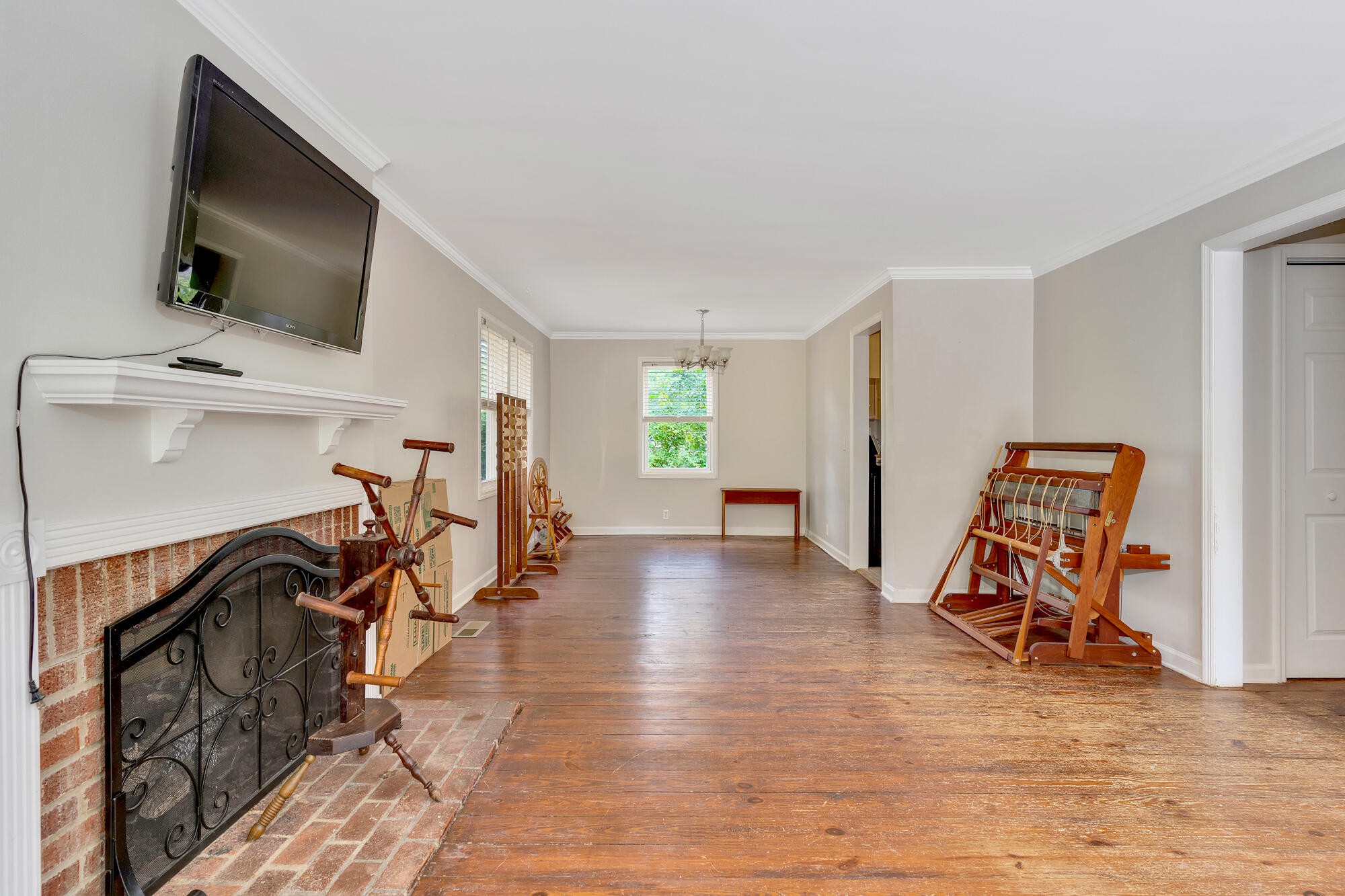 1502 Albion Drive Property Photo 3