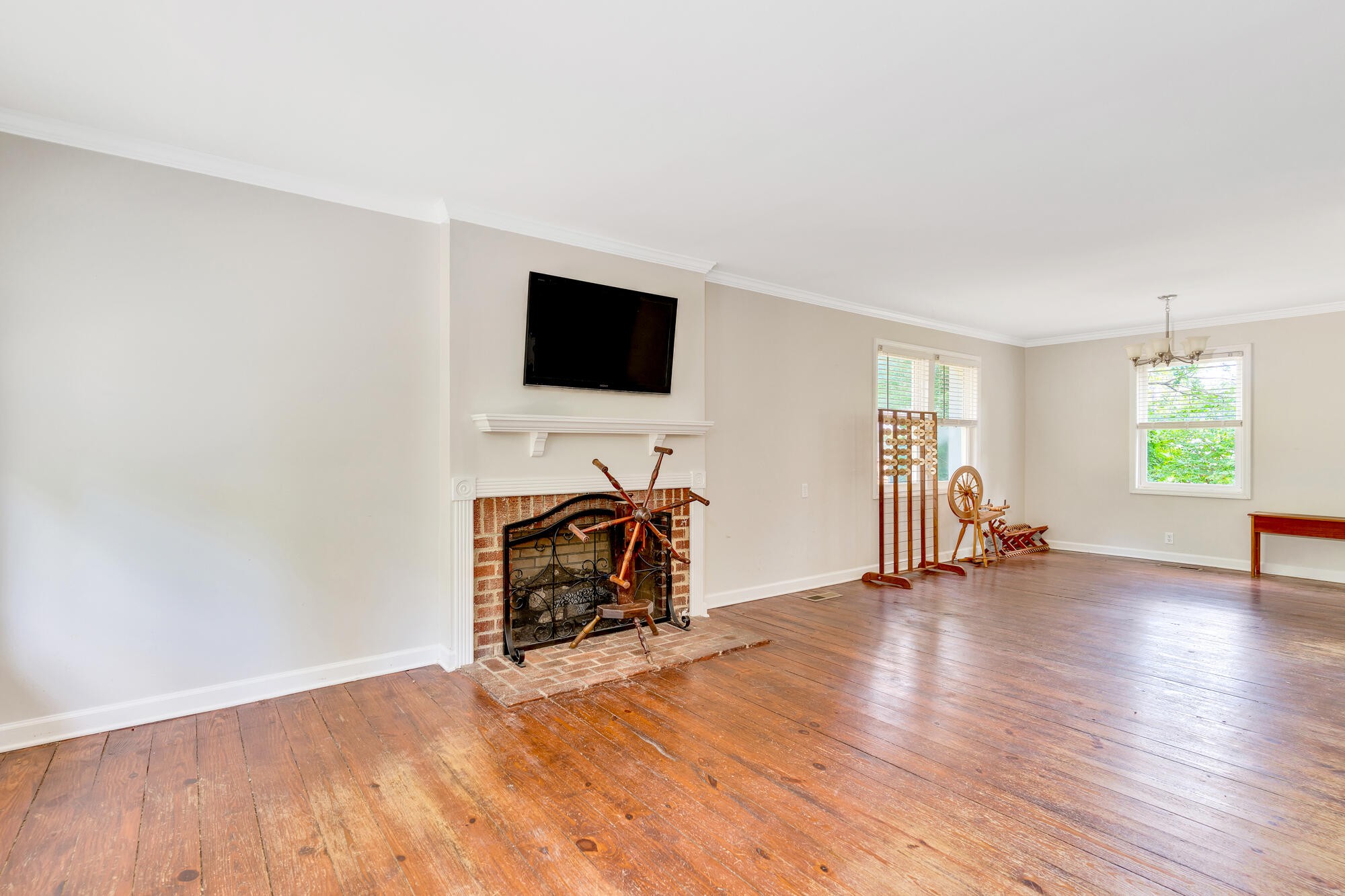 1502 Albion Drive Property Photo 4