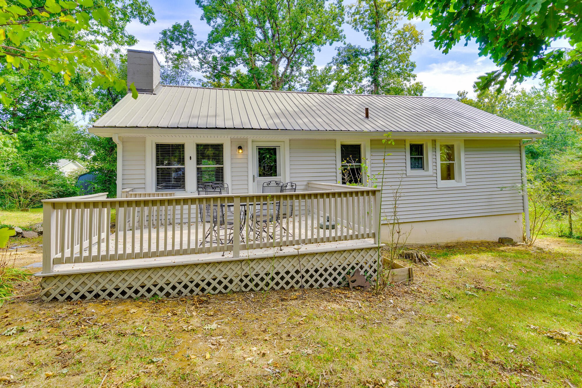 1502 Albion Drive Property Photo 12