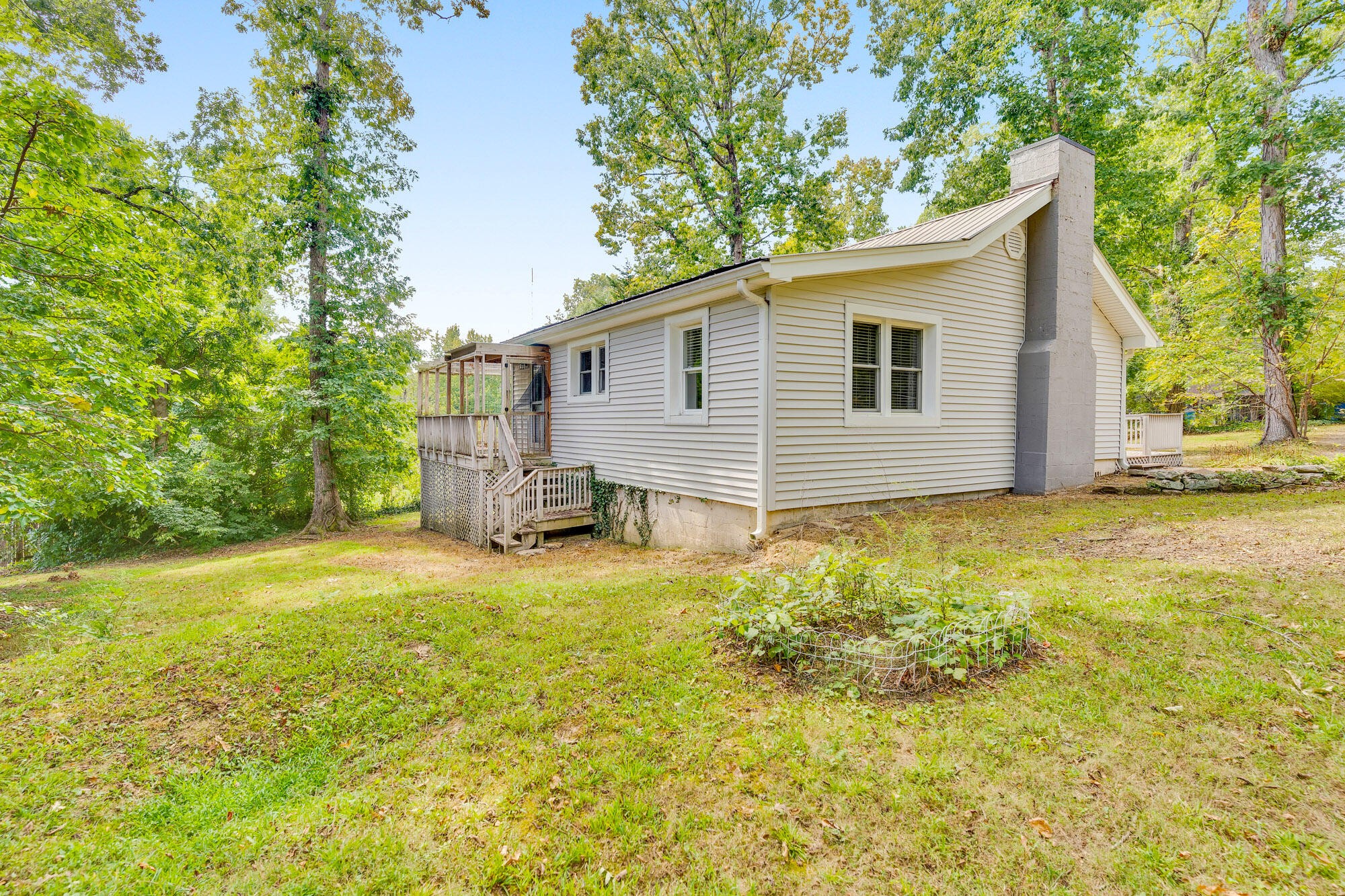 1502 Albion Drive Property Photo 13