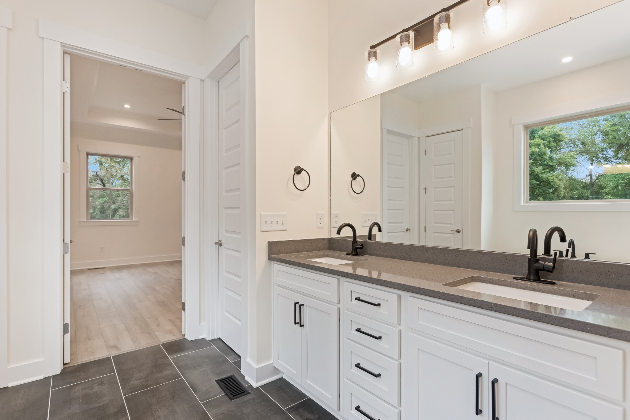 2048 Blackstone Drive Property Photo 23