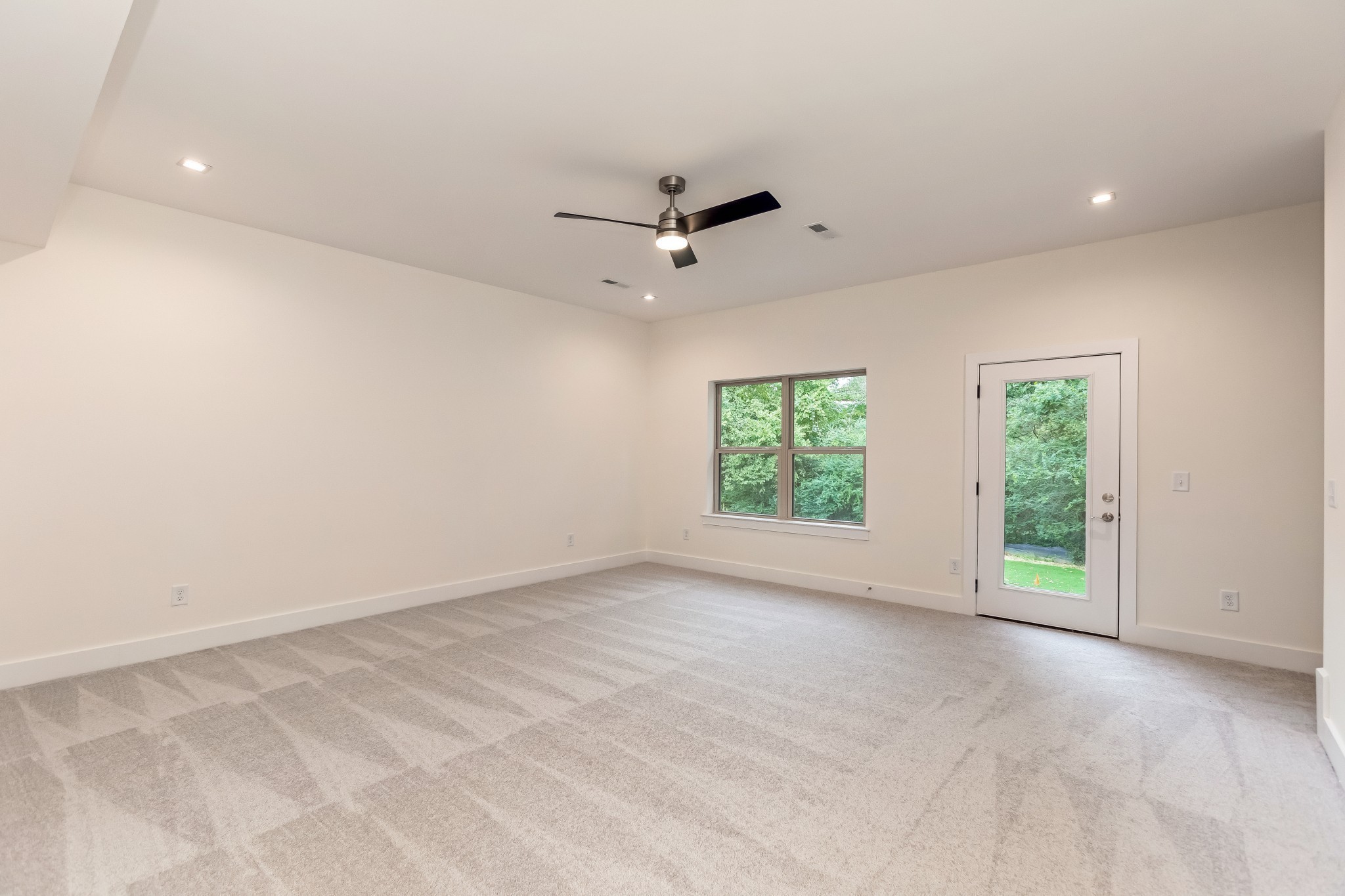2048 Blackstone Drive Property Photo 39