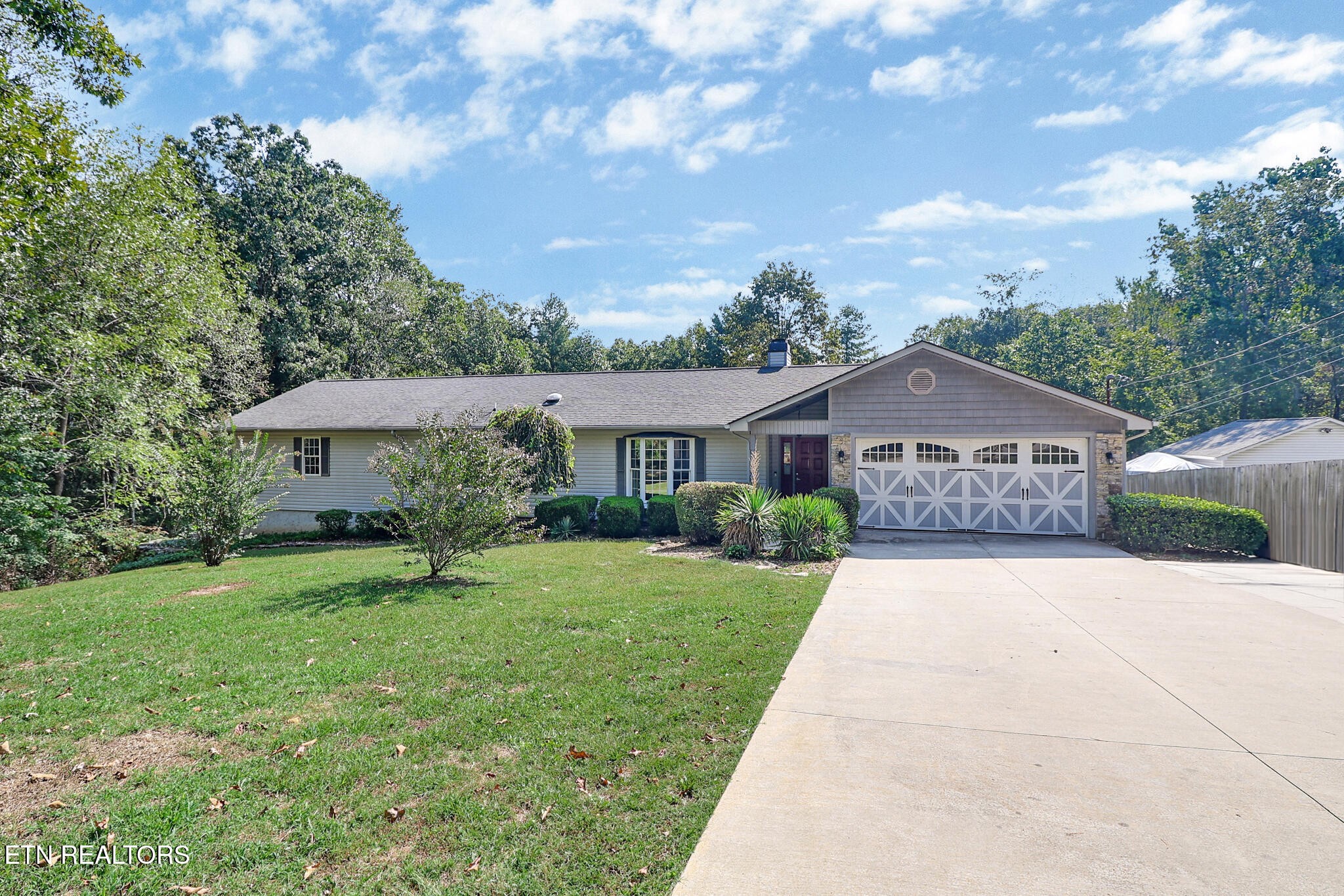 682 Villageway Property Photo 1