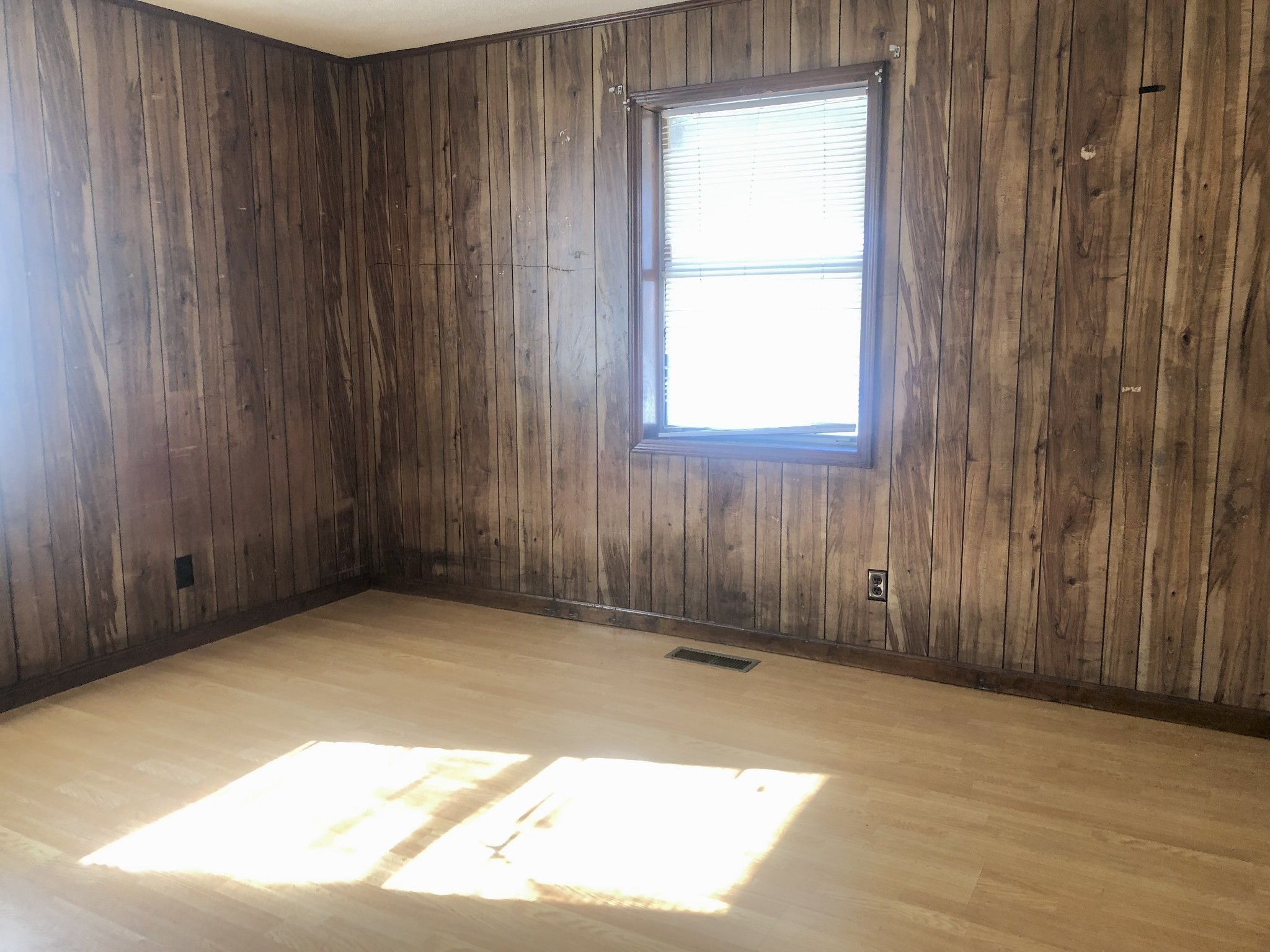 408 Lucky Debonair Dr Property Photo 5