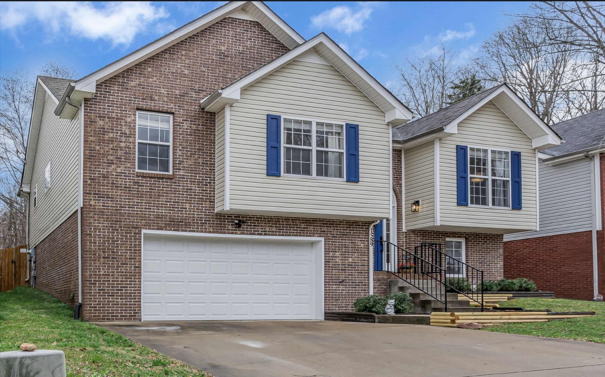 1589 Hedgewood Rd Property Photo 1