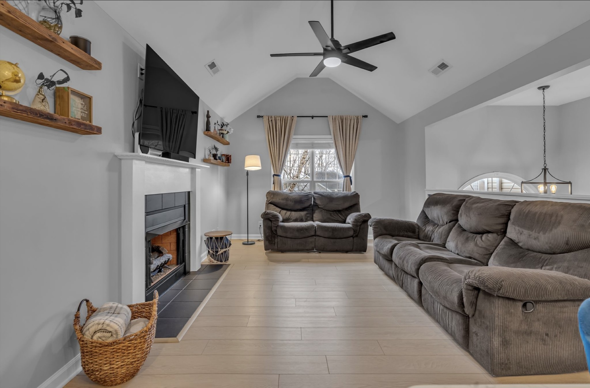 1589 Hedgewood Rd Property Photo 6