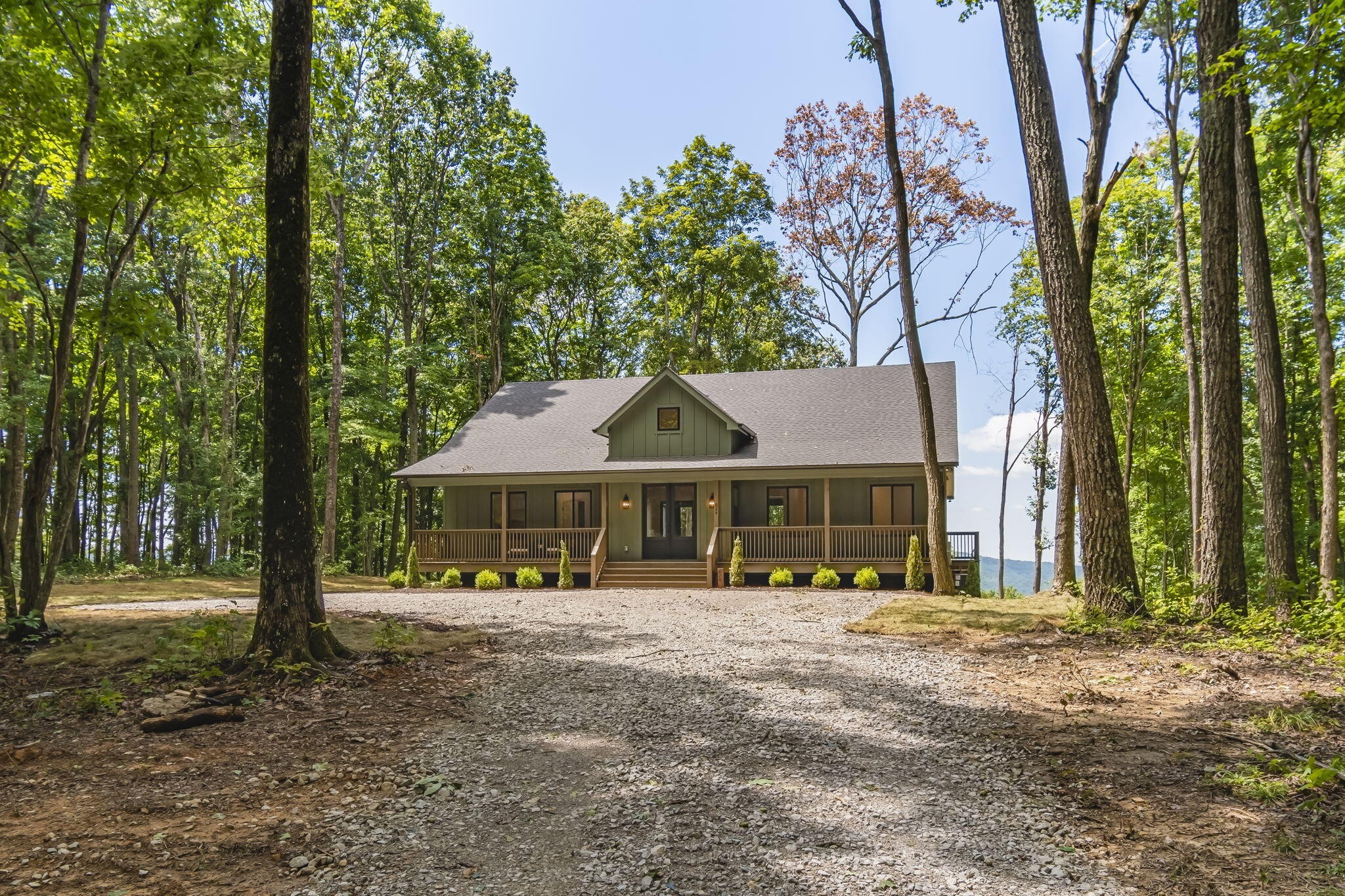 824 Valley View Drive Property Photo 1