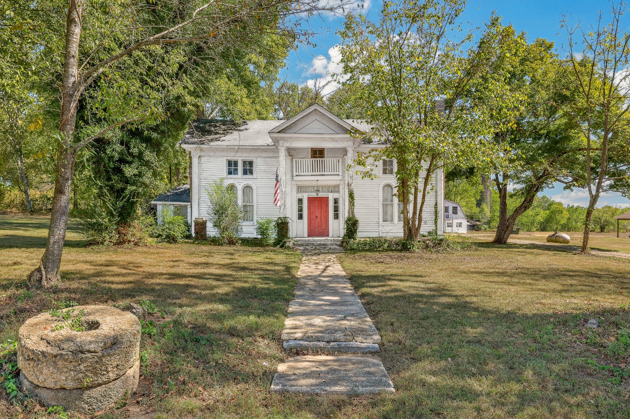 330 Swan Creek Rd Property Photo 3